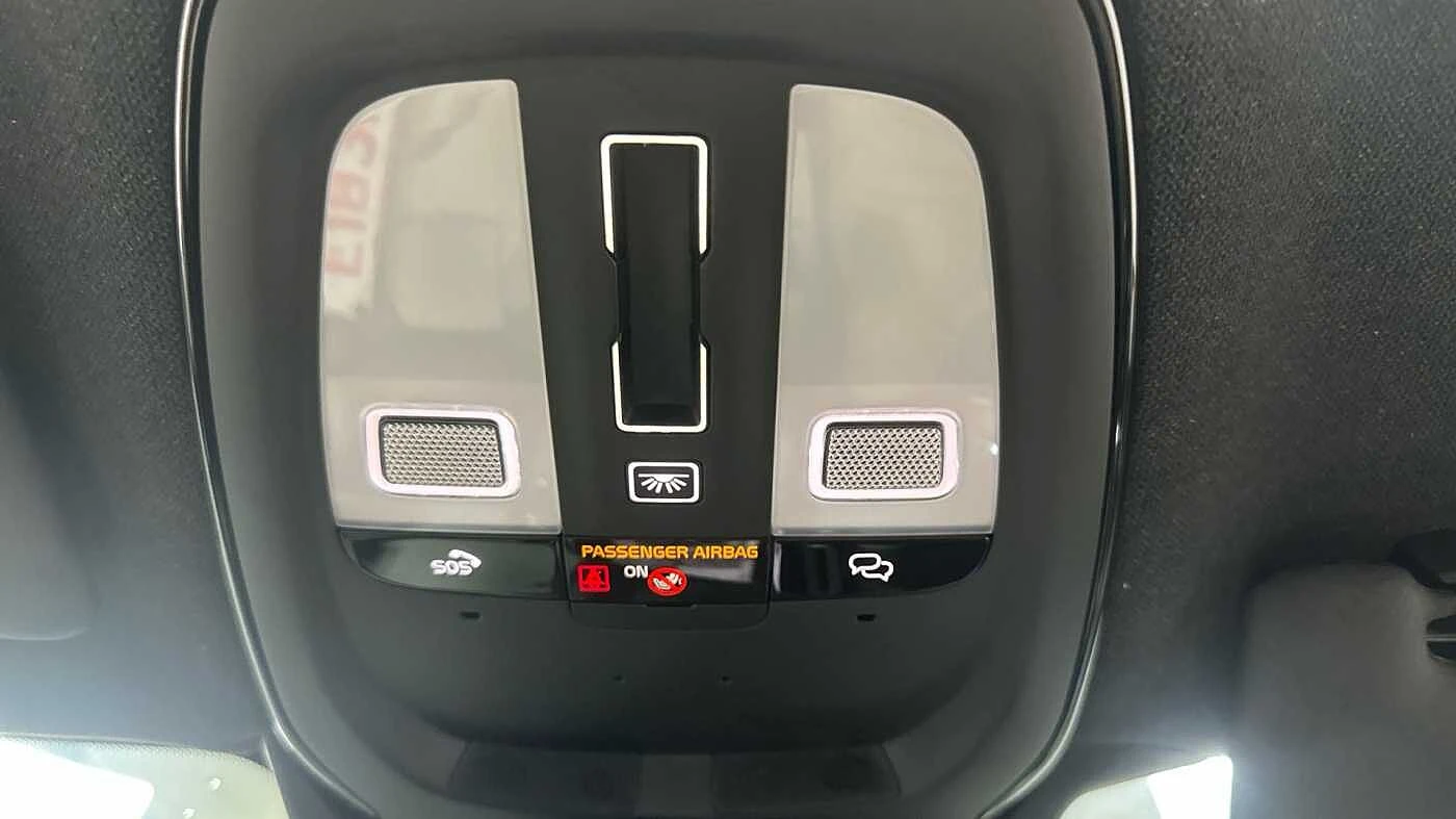 Volvo-EX40-image-25
