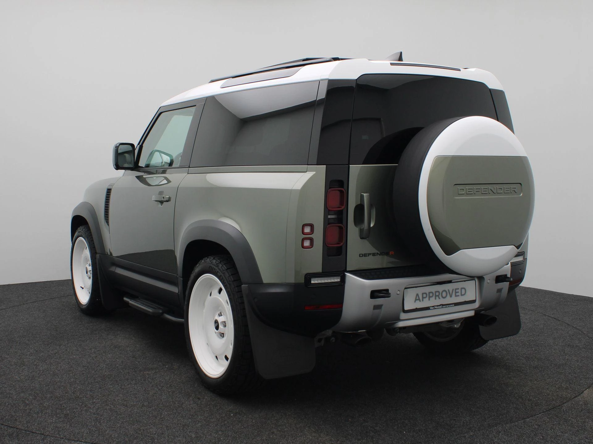 Land Rover-Defender-image-2