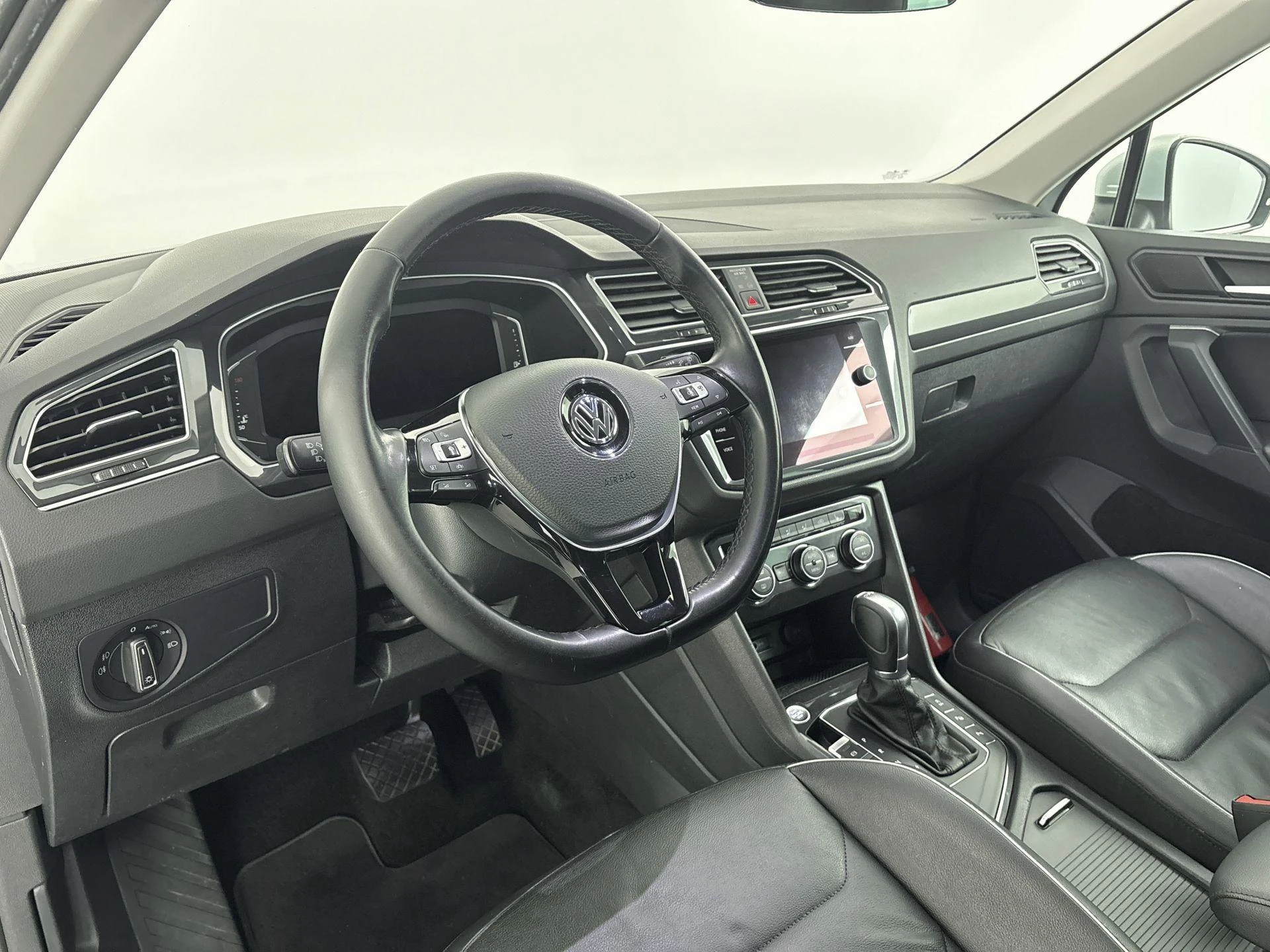 Volkswagen-Tiguan-image-16