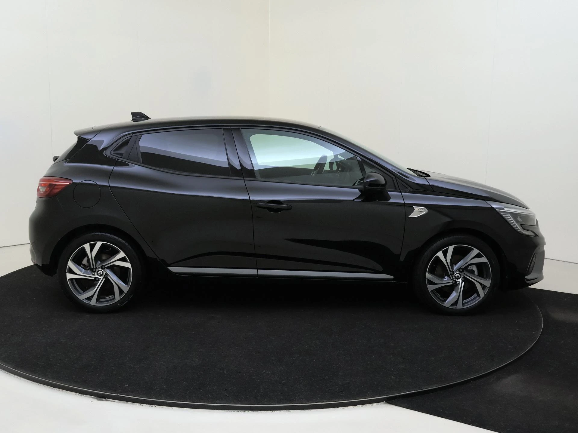 Renault-Clio-image-8