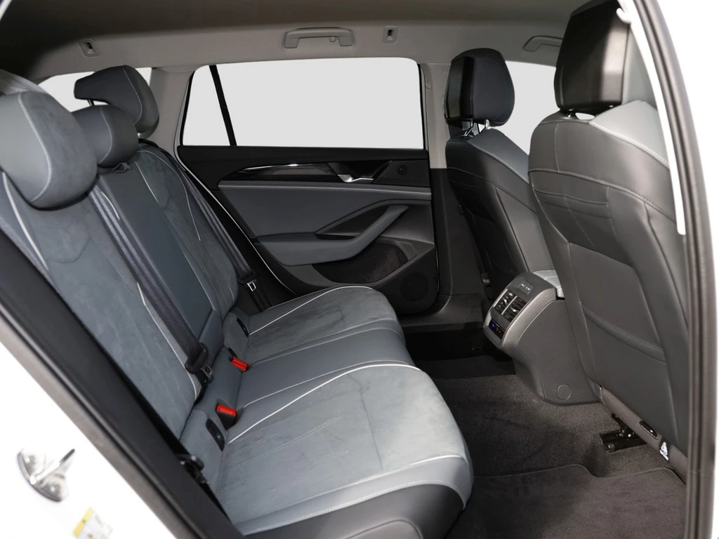 Volkswagen-Passat-image-8