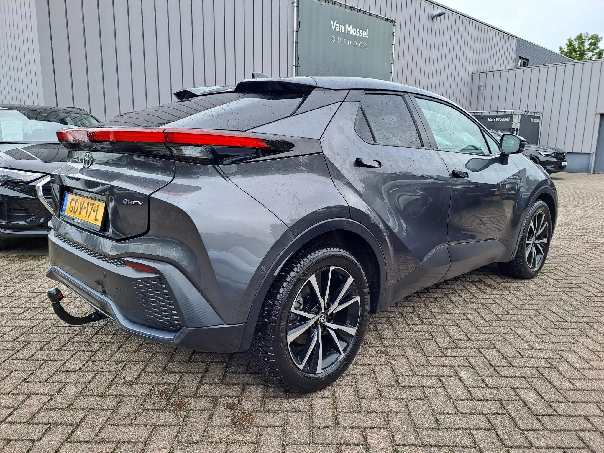 Toyota-C-HR-image-4
