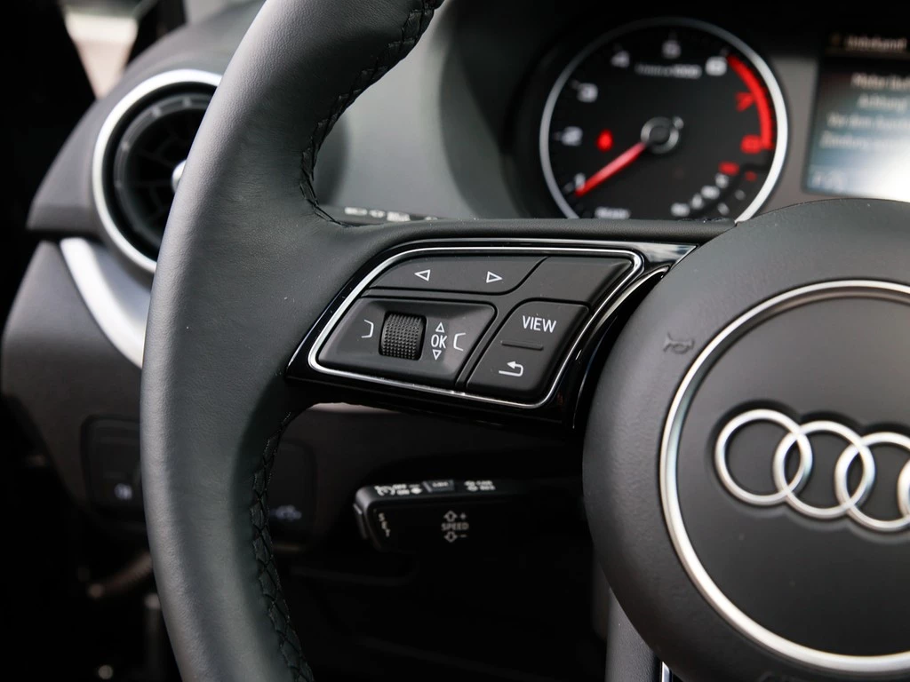 Audi Q2 40 TFSI quattro S line Kamera GRA PDC+
