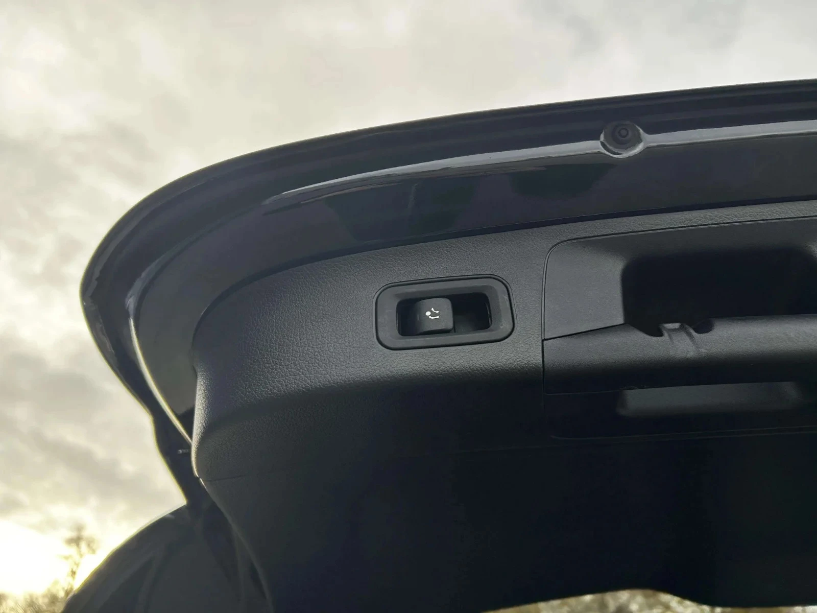 Mercedes-Benz-EQA-image-21