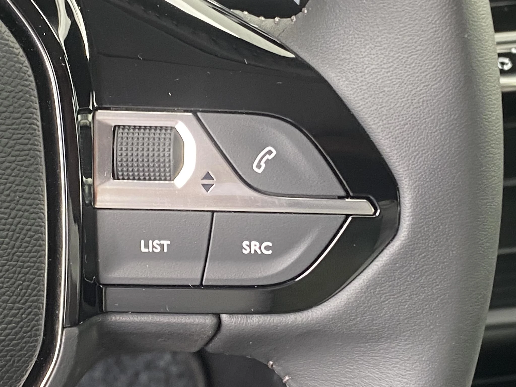 Peugeot-e-208-image-39