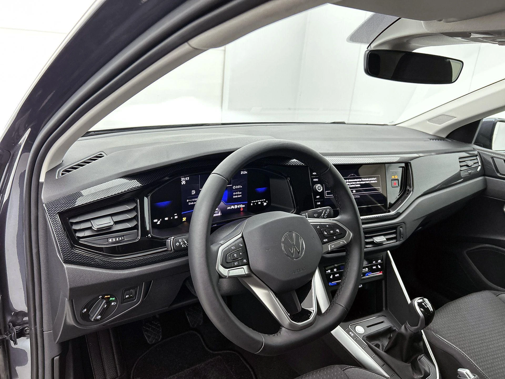 Volkswagen-Polo-image-17