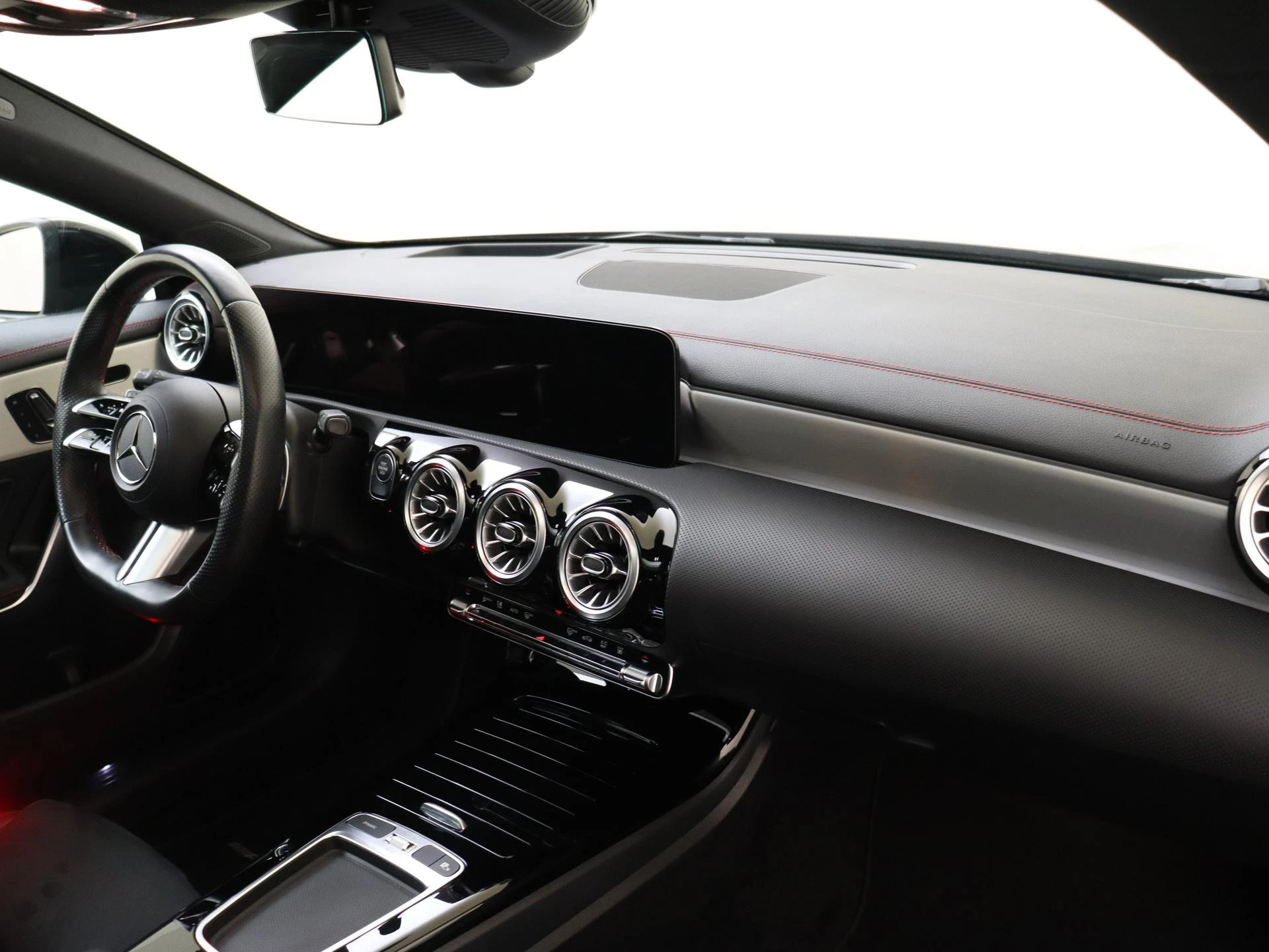 Mercedes-Benz-CLA-image-4