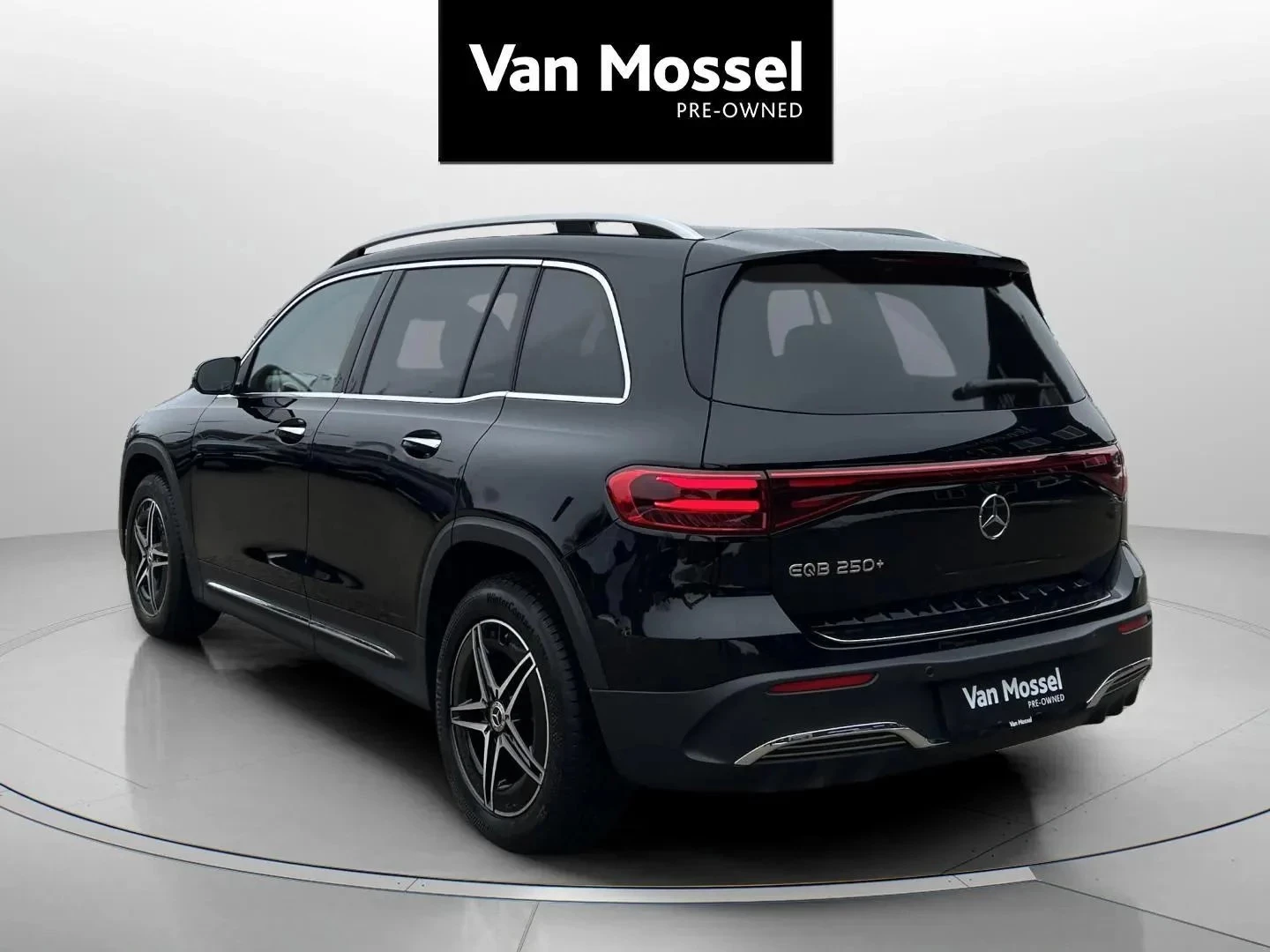 Mercedes-Benz-EQB-image-6