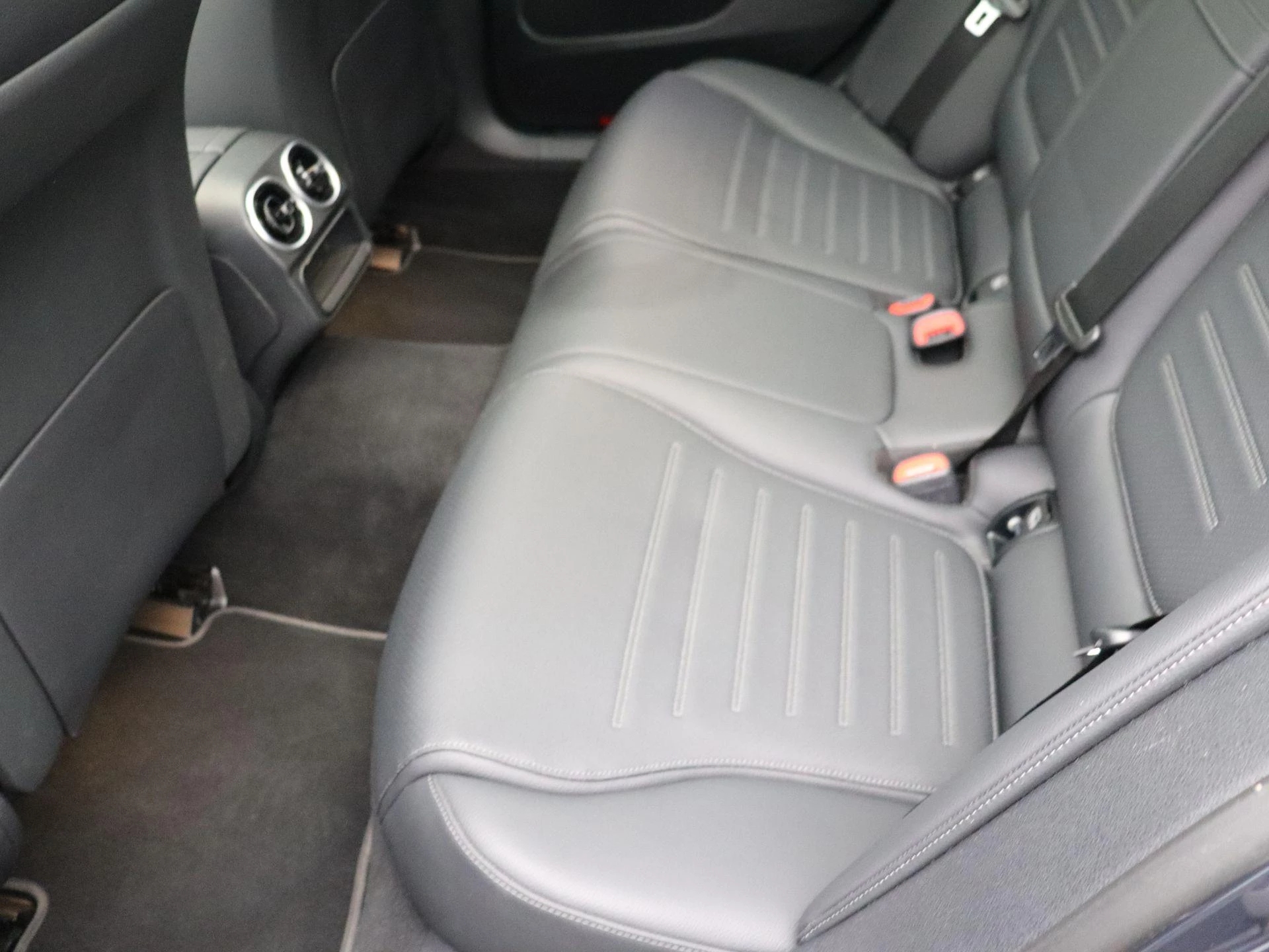 Mercedes-Benz C-Klasse 300 de 4MATIC Break AMG Line + LEDER + PANO + TREKHAAK + DIGITAL LIGHT +