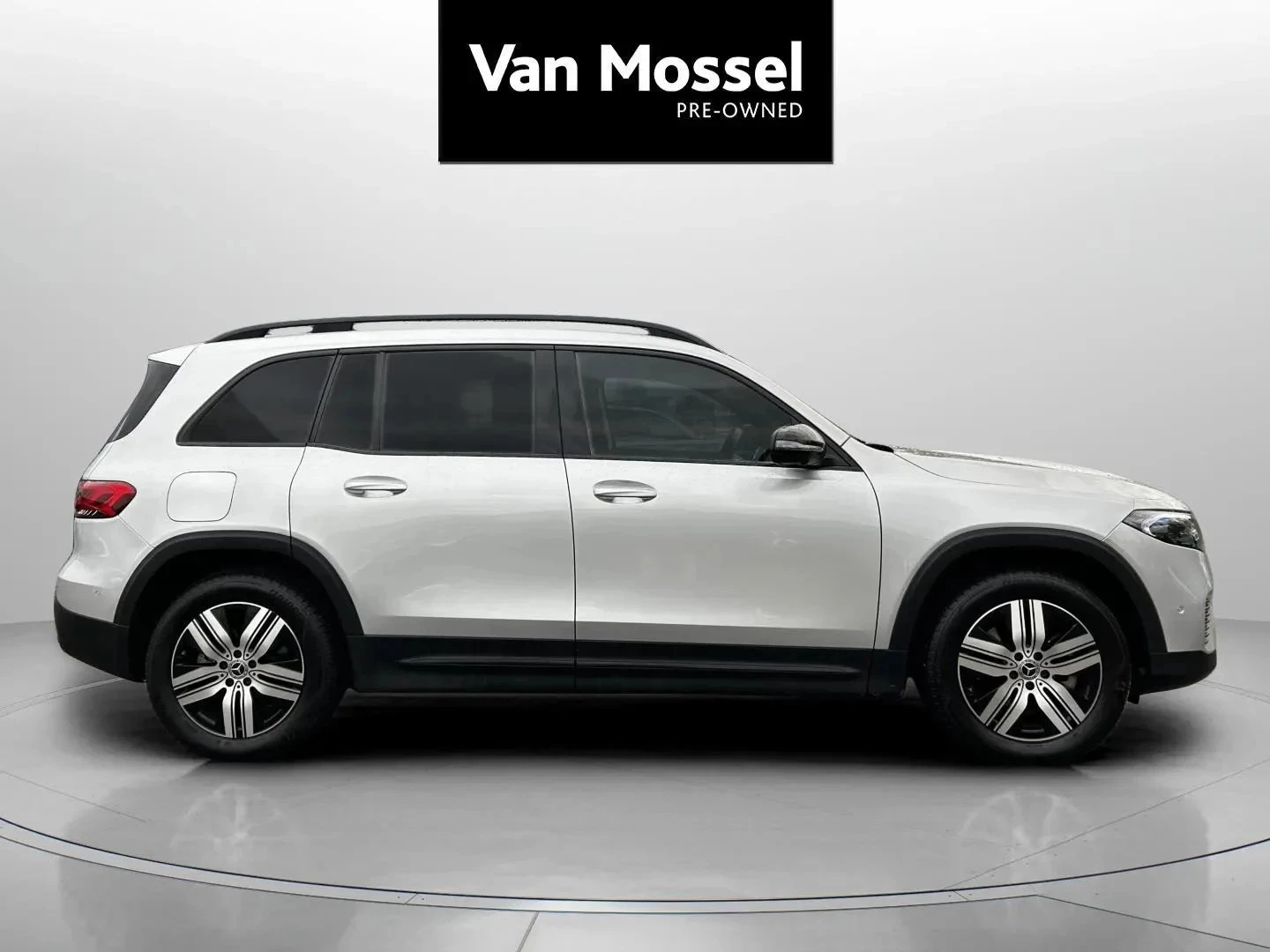 Mercedes-Benz-EQB-image-3