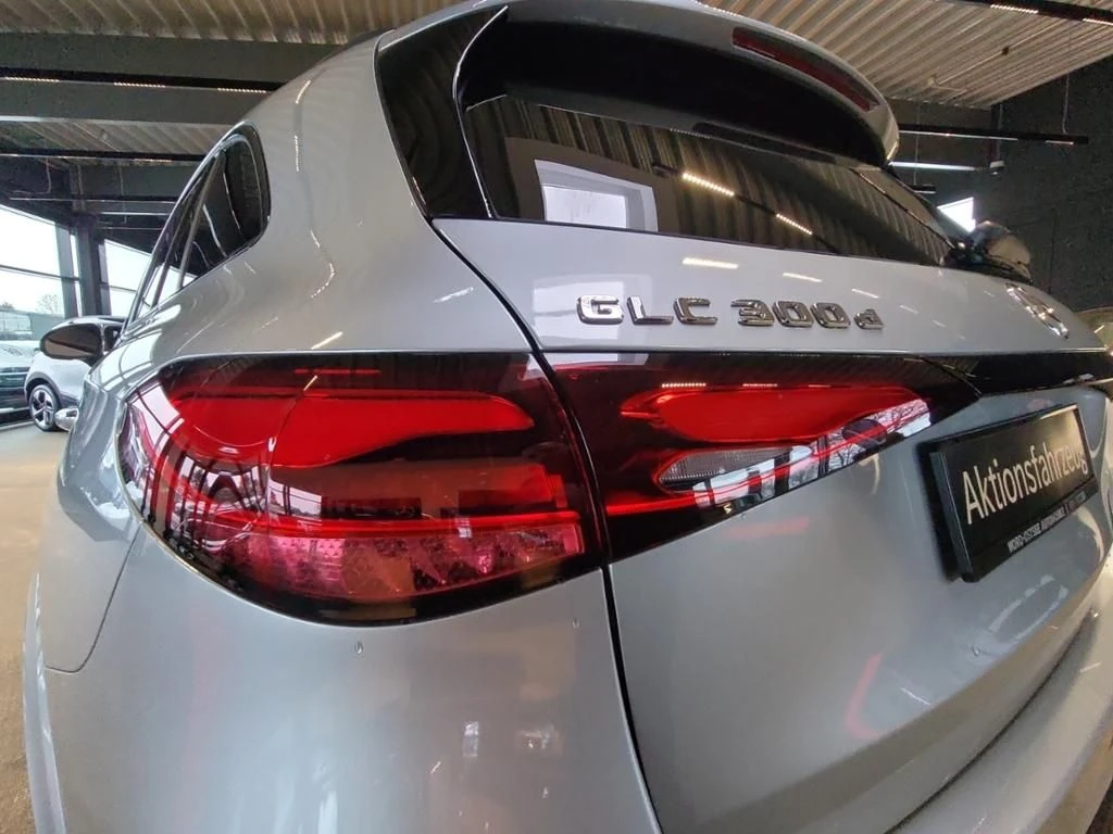 Mercedes-Benz-GLC 300 d-image-13