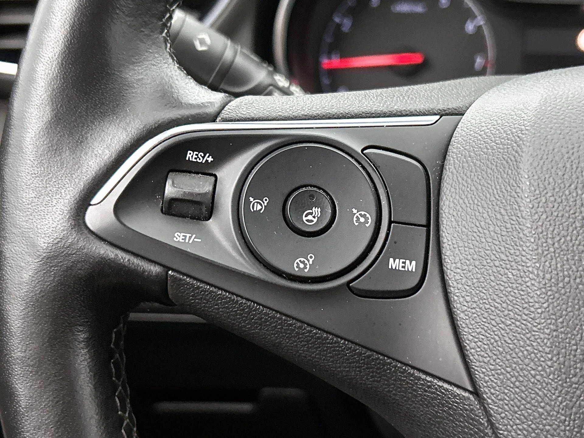 Opel-Grandland X-image-5