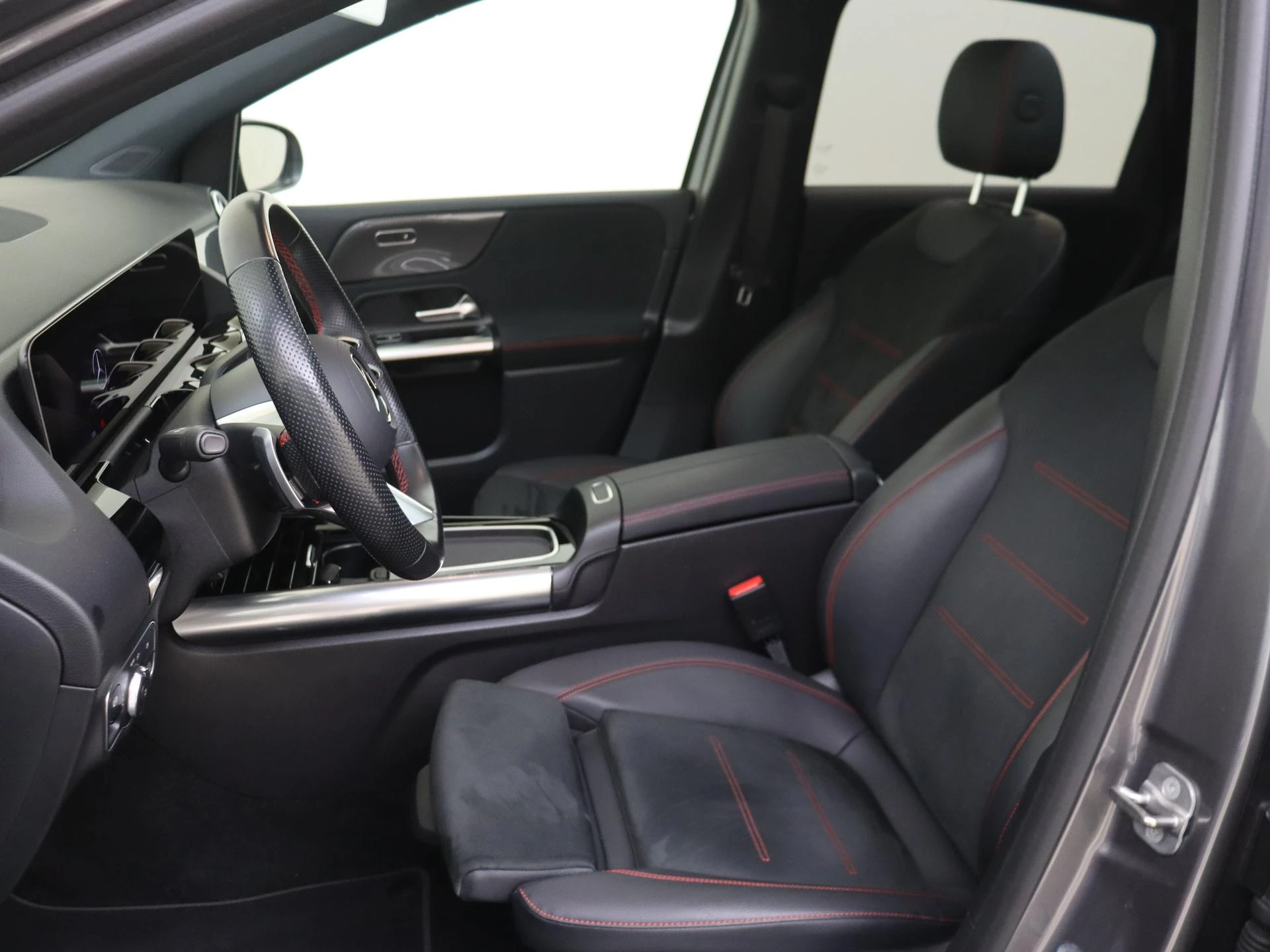 Mercedes-Benz-B-Klasse-image-10