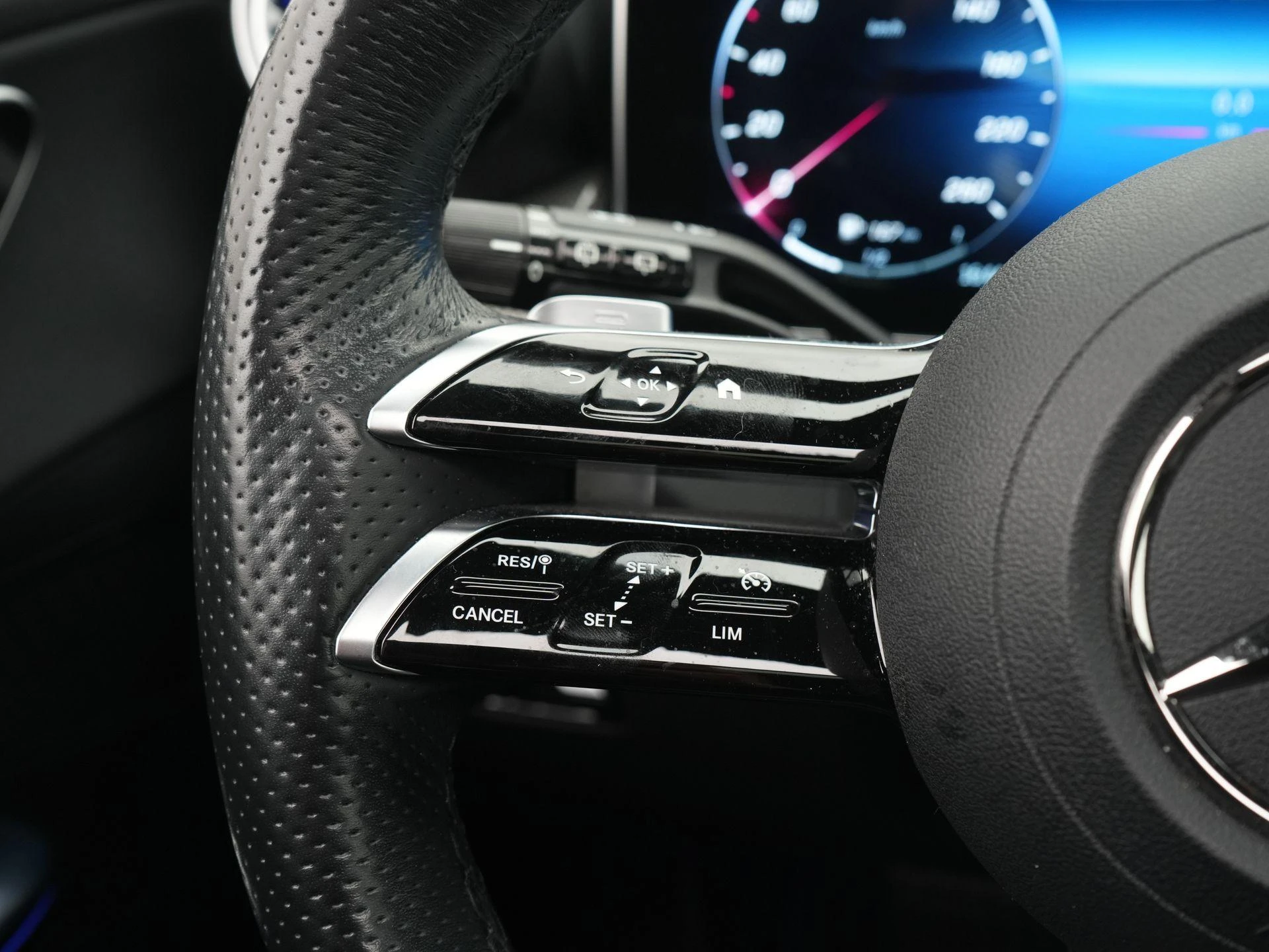 Mercedes-Benz-GLC-image-29