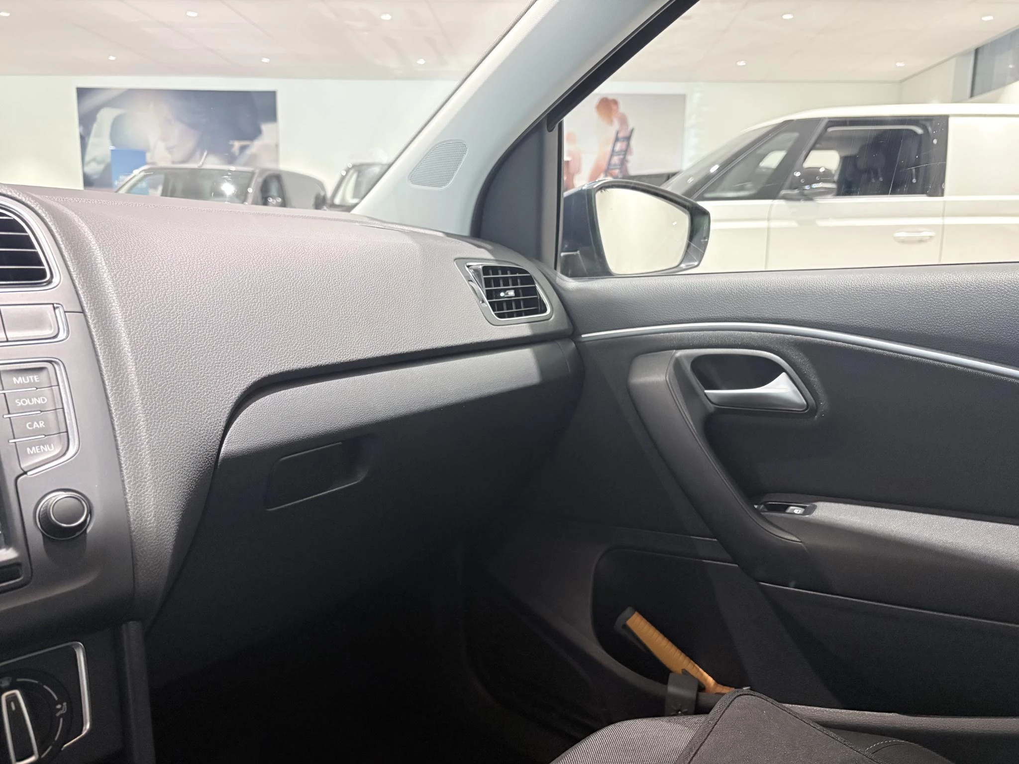 Volkswagen-Polo-image-28