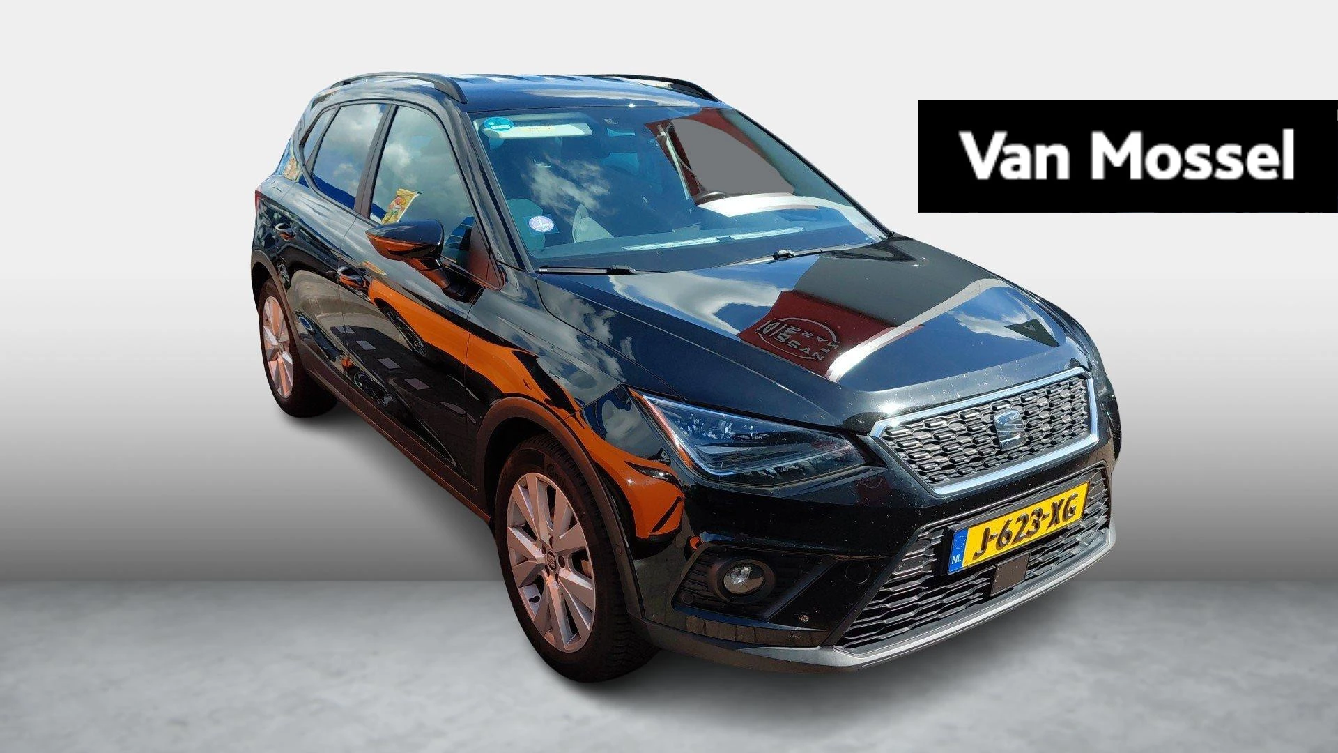 SEAT-Arona-image-0