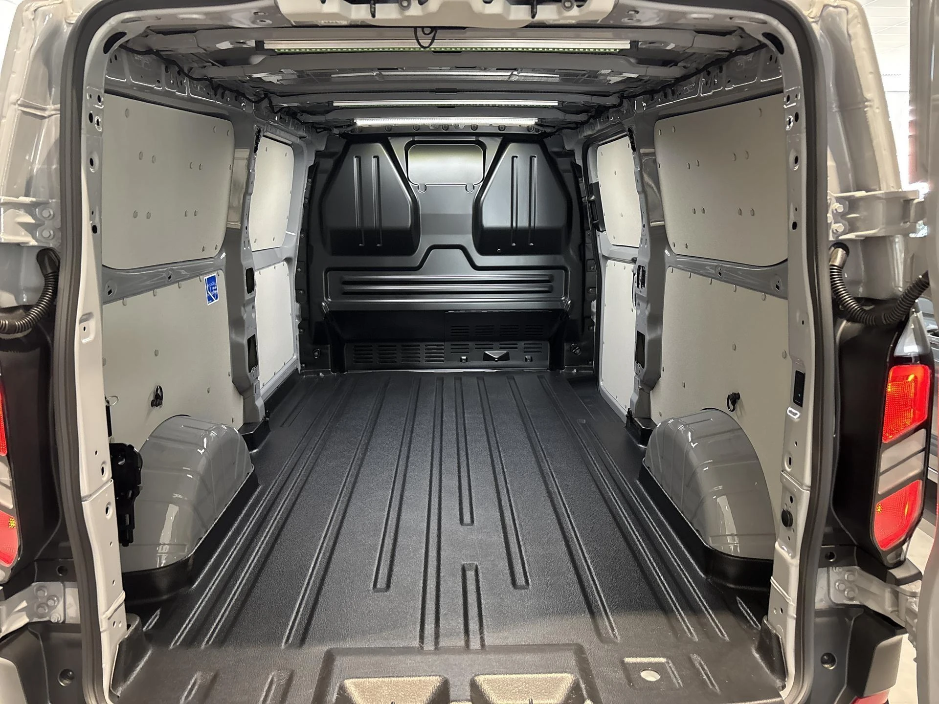 Ford-Transit Custom-image-6