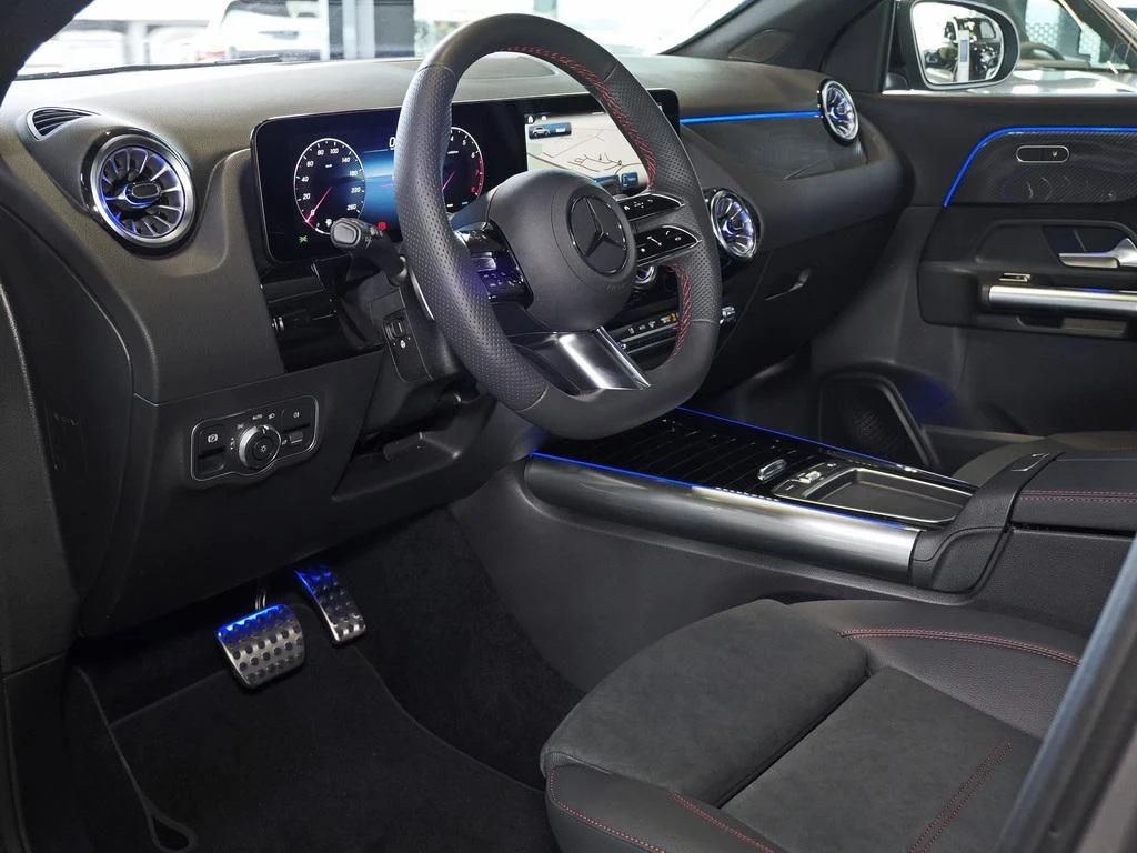 Mercedes-Benz-GLA 180-image-5