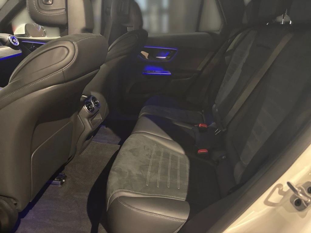 Mercedes-Benz-GLC 300 d-image-9