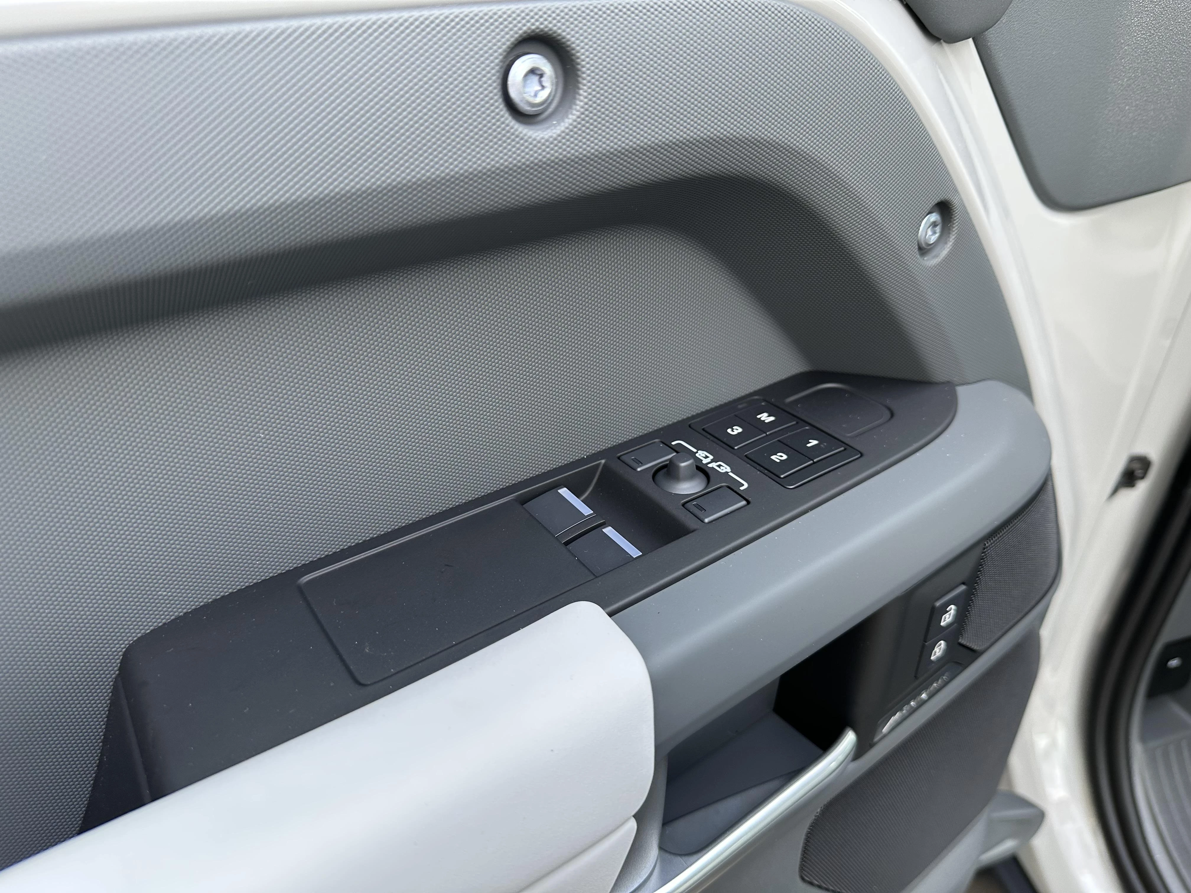 Land Rover-Defender-image-27