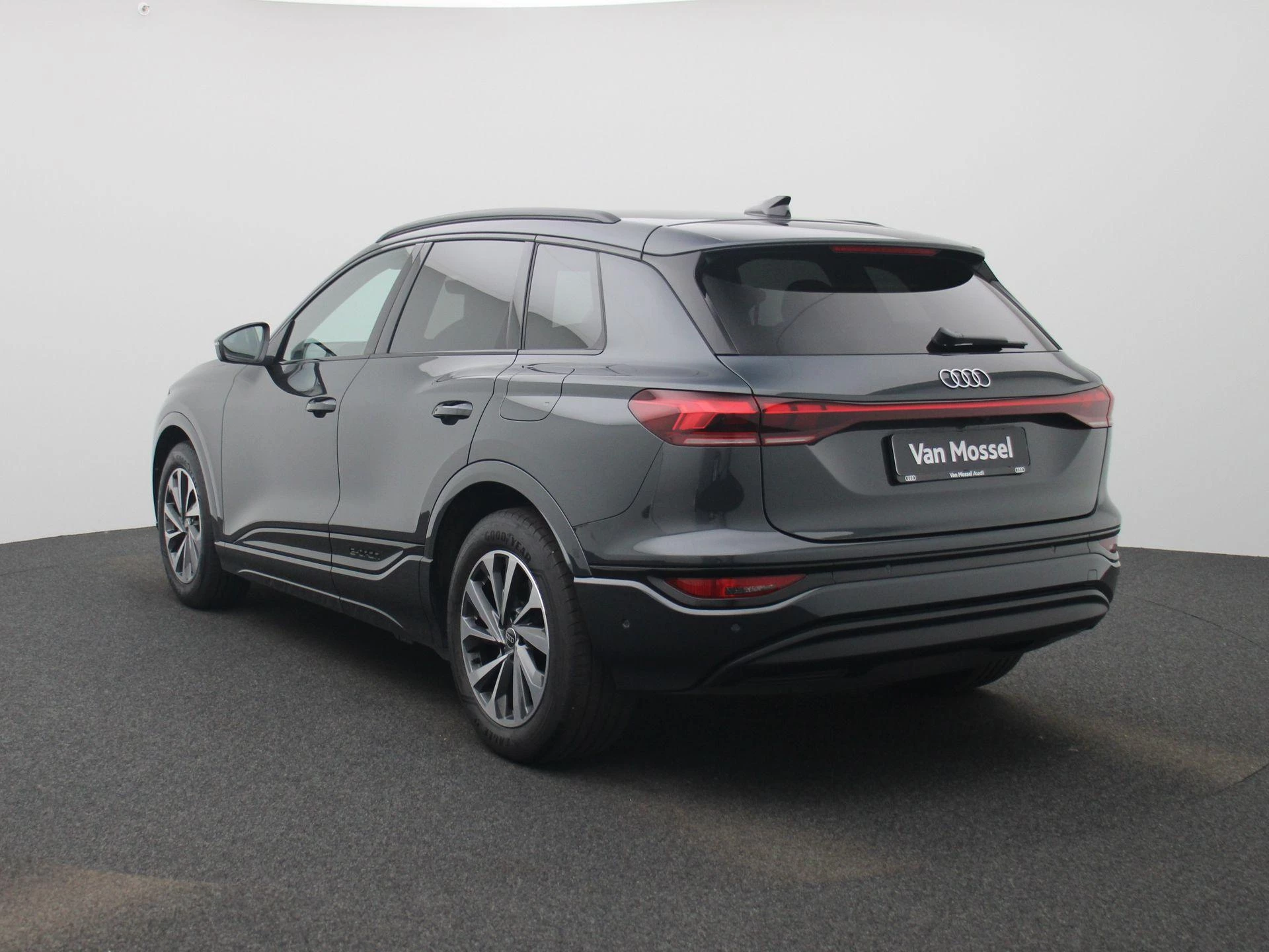 Audi-Q6 e-tron-image-1