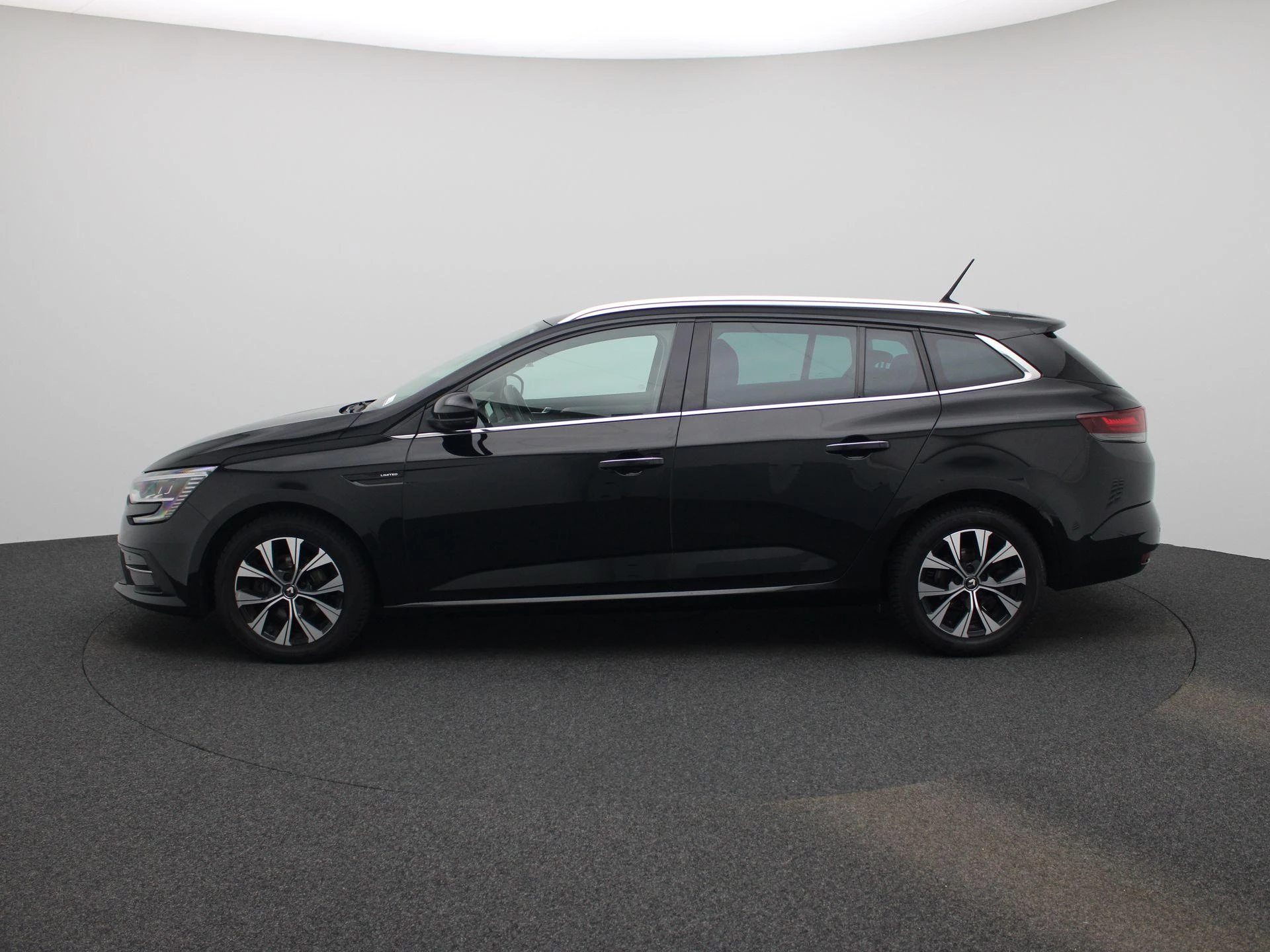 Renault-Mégane Grand Tour-image-4