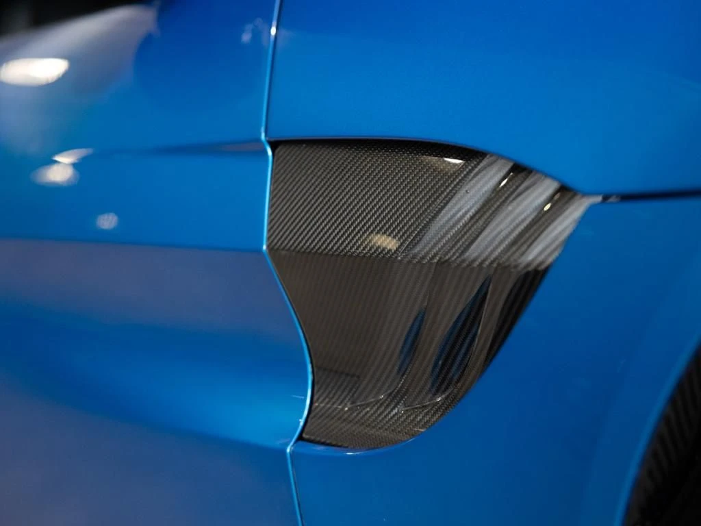 Aston Martin-V8 Vantage-image-17