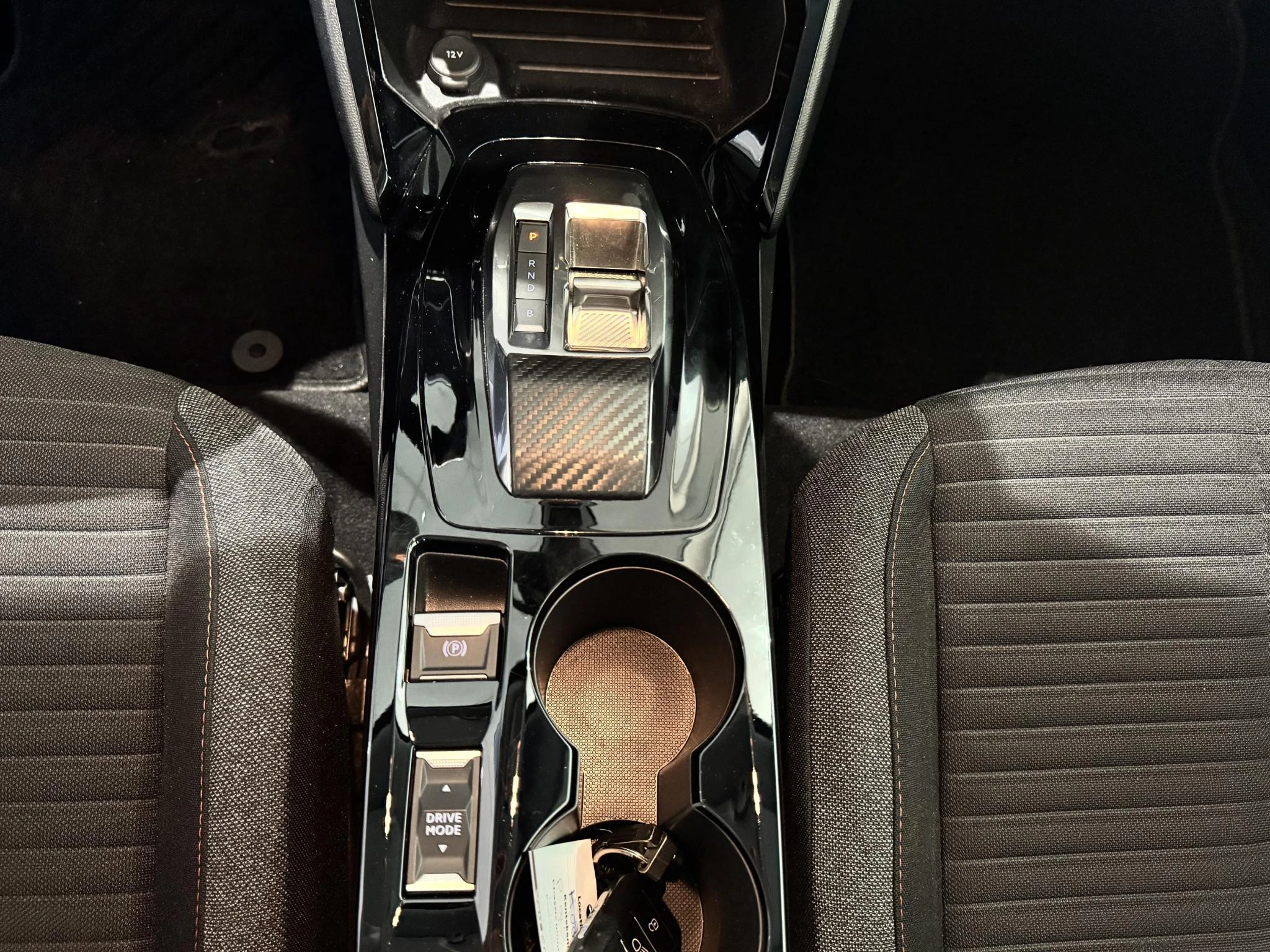 Peugeot-e-2008-image-32