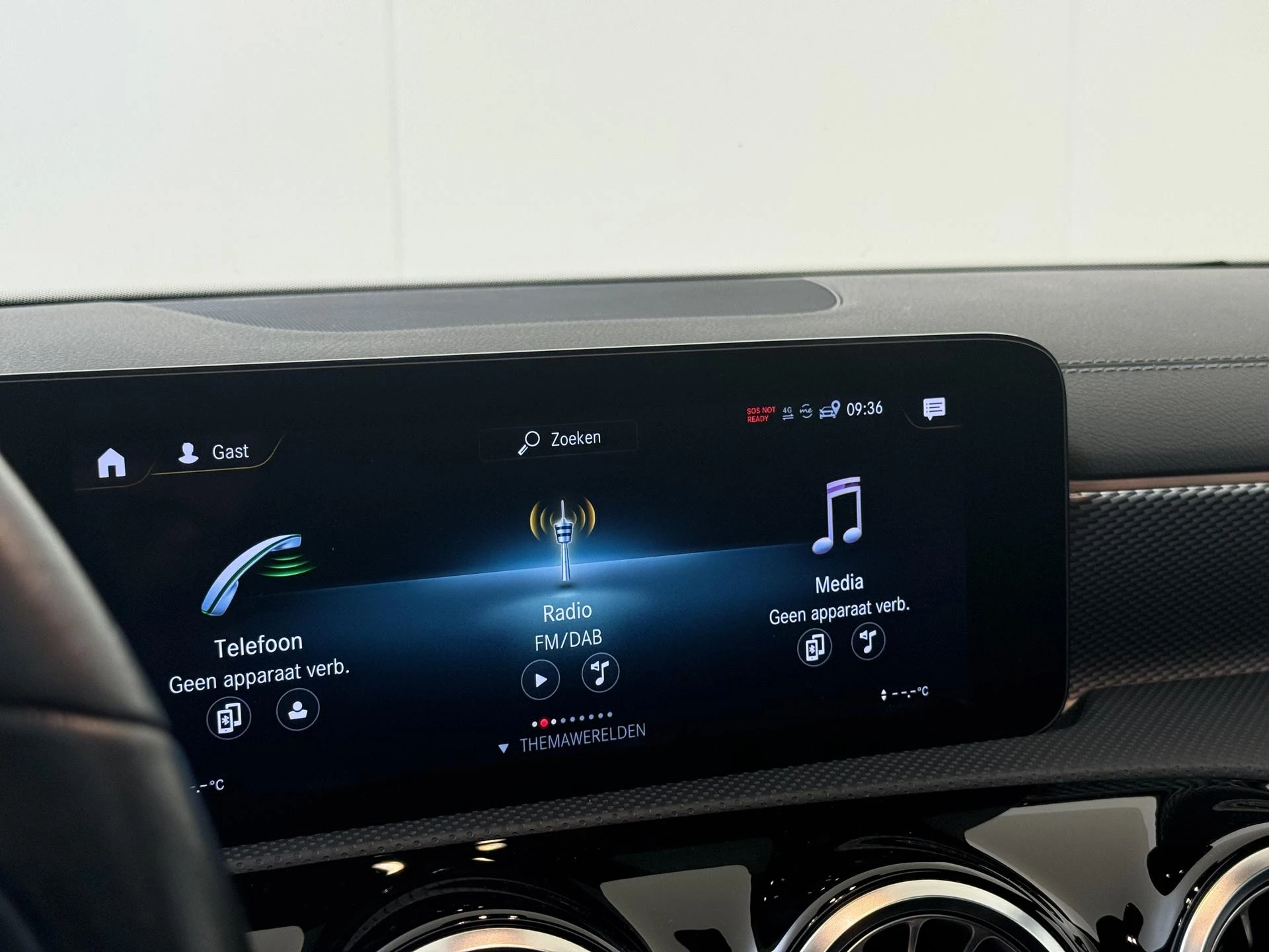 Mercedes-Benz-CLA-image-16