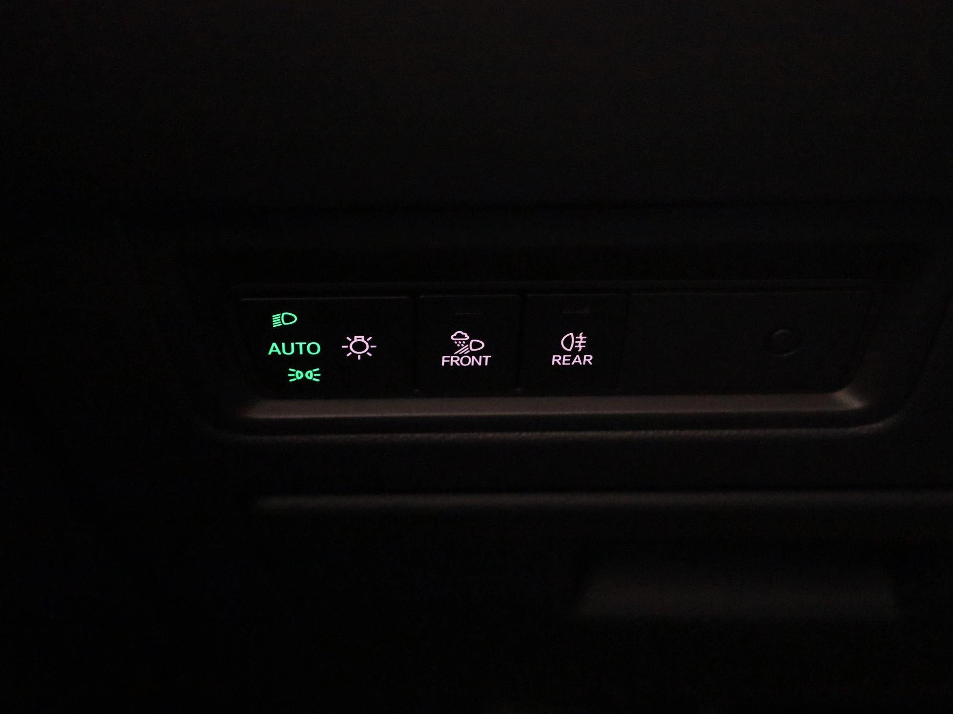 Volkswagen-Touareg-image-29