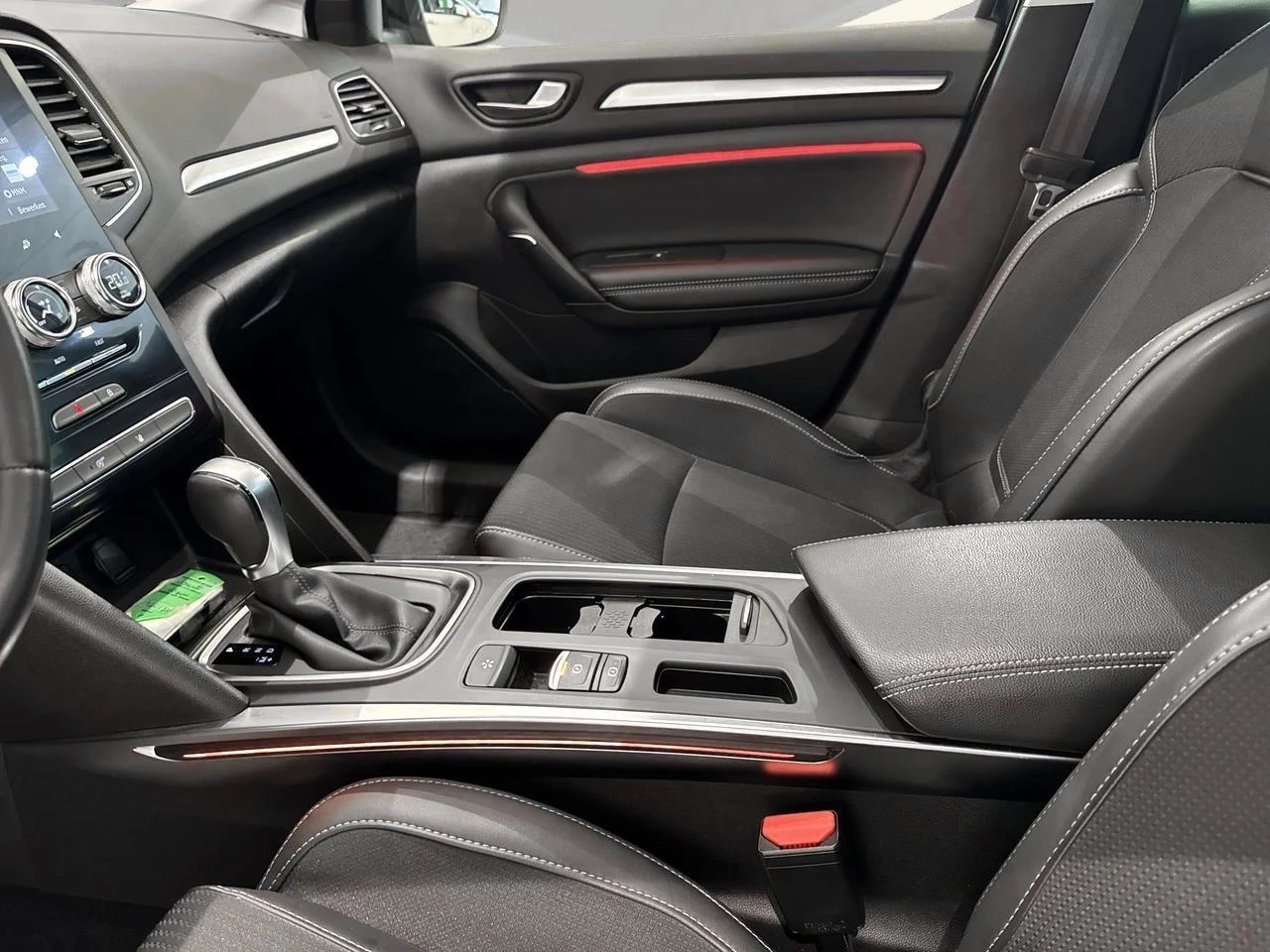 Renault-Mégane Grand Tour-image-16
