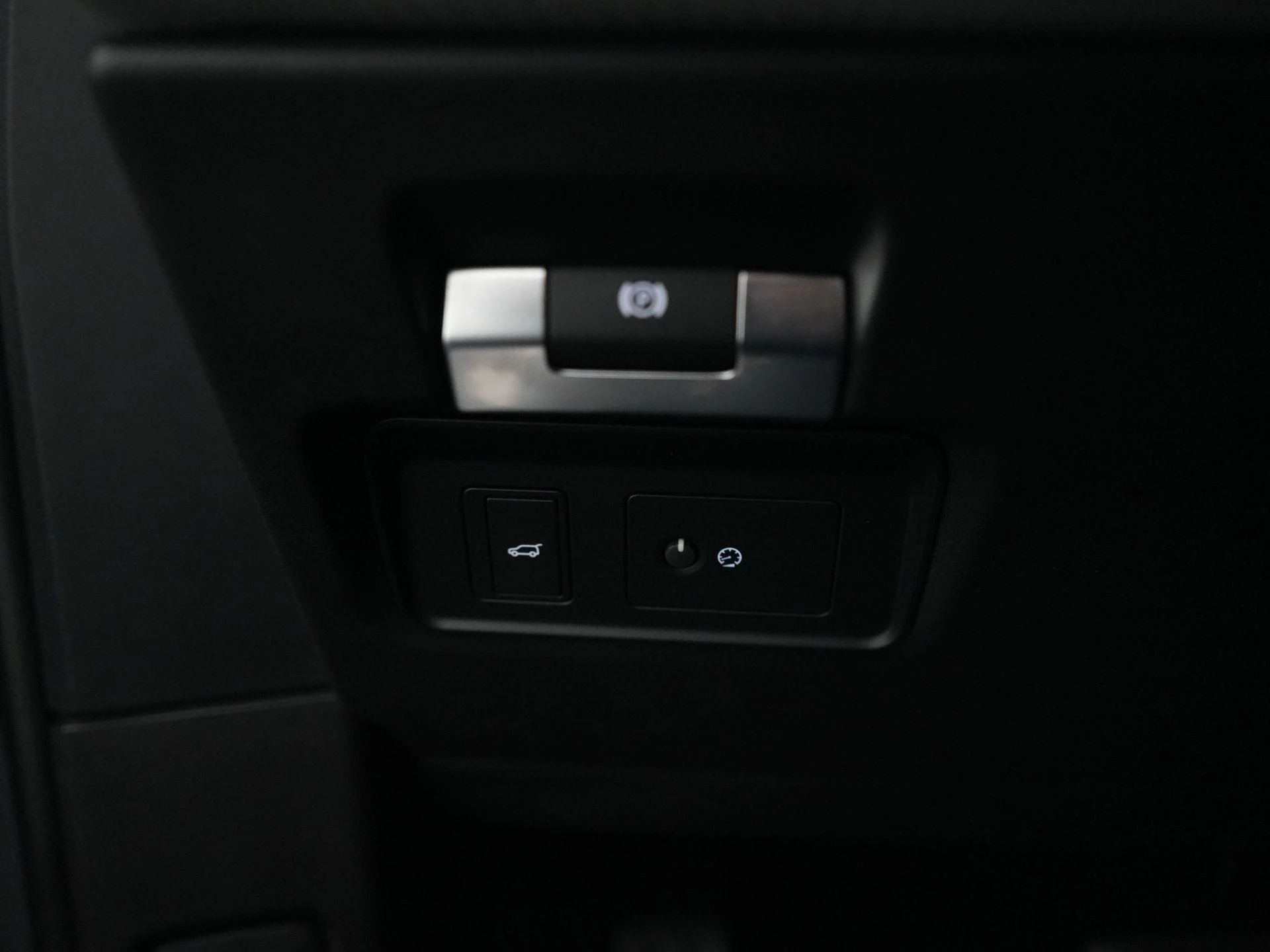 Land Rover-Range Rover Evoque-image-16