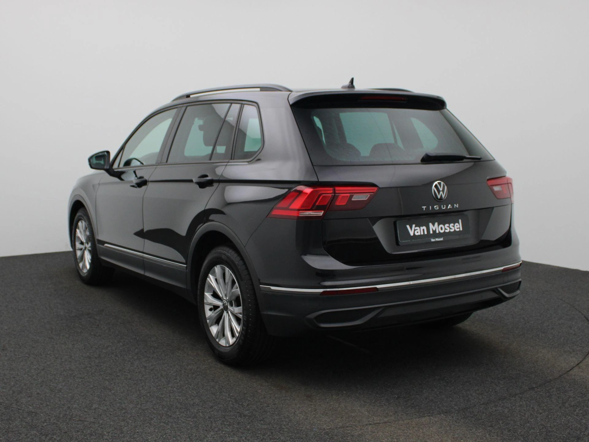 Volkswagen-Tiguan-image-1