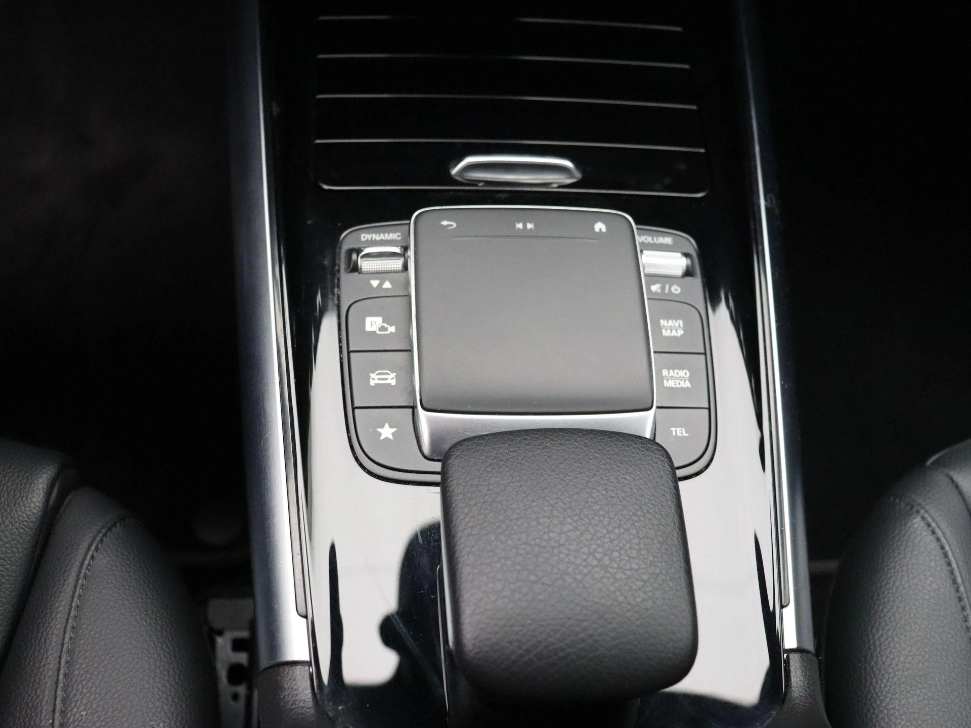 Mercedes-Benz GLA 250 e Luxury Line + LEDER + CARPLAY +