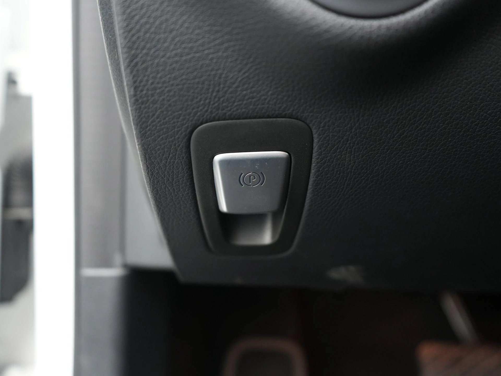 Mercedes-Benz-C-Klasse-image-37