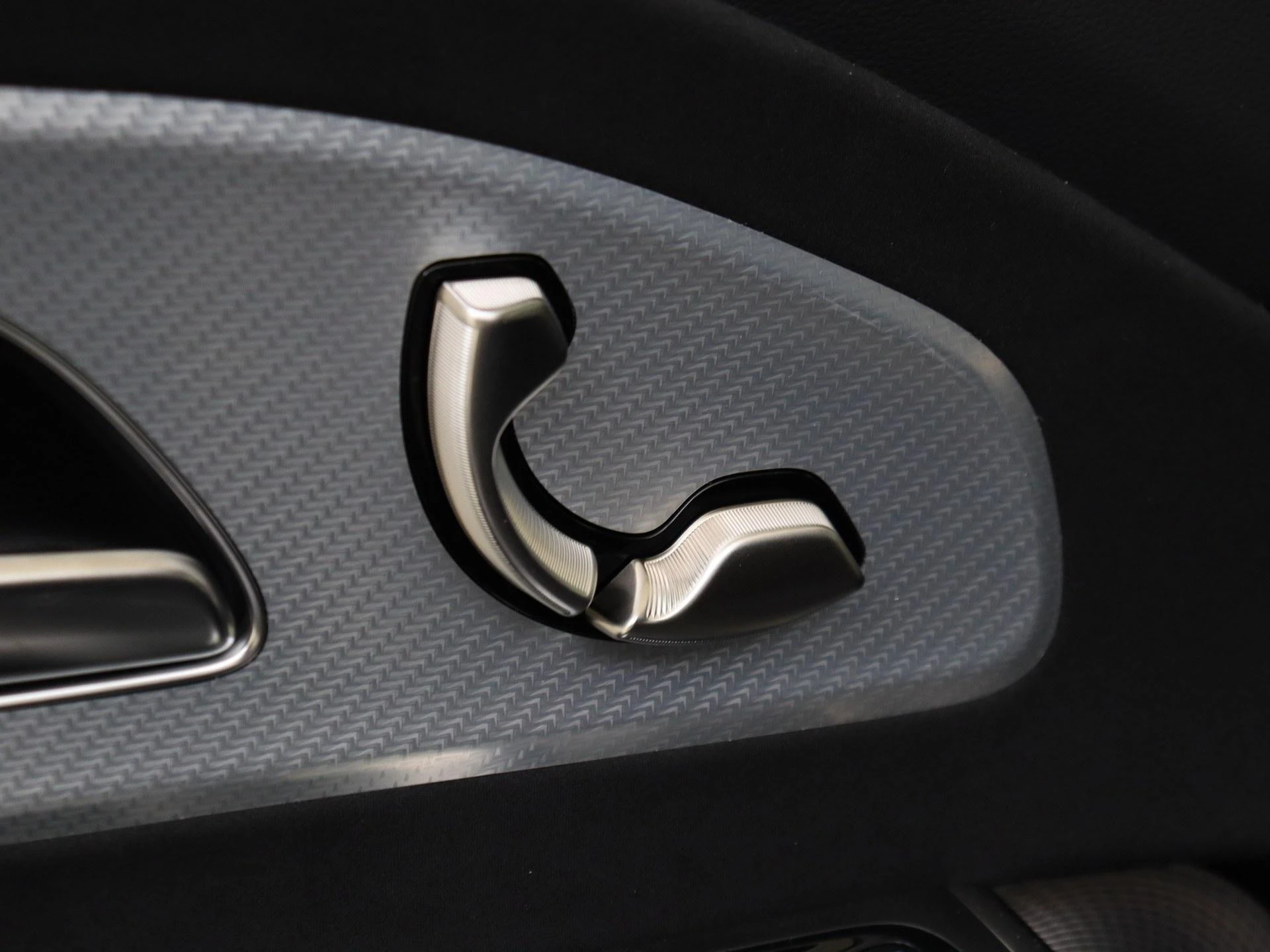 Mercedes-Benz-CLA-image-25