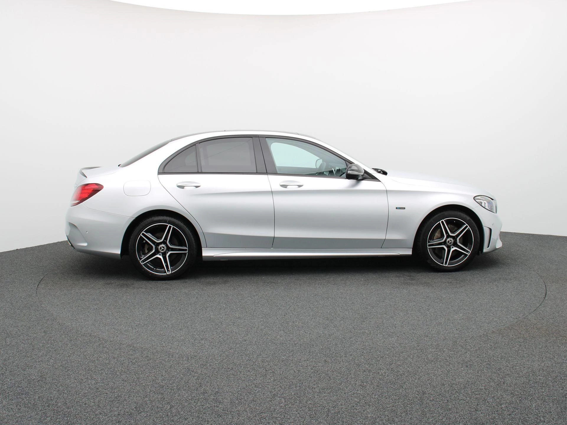 Mercedes-Benz C-Klasse 300 e Sedan AMG LINE + BURMESTER + PANORAMISCH DAK + CARPLAY +