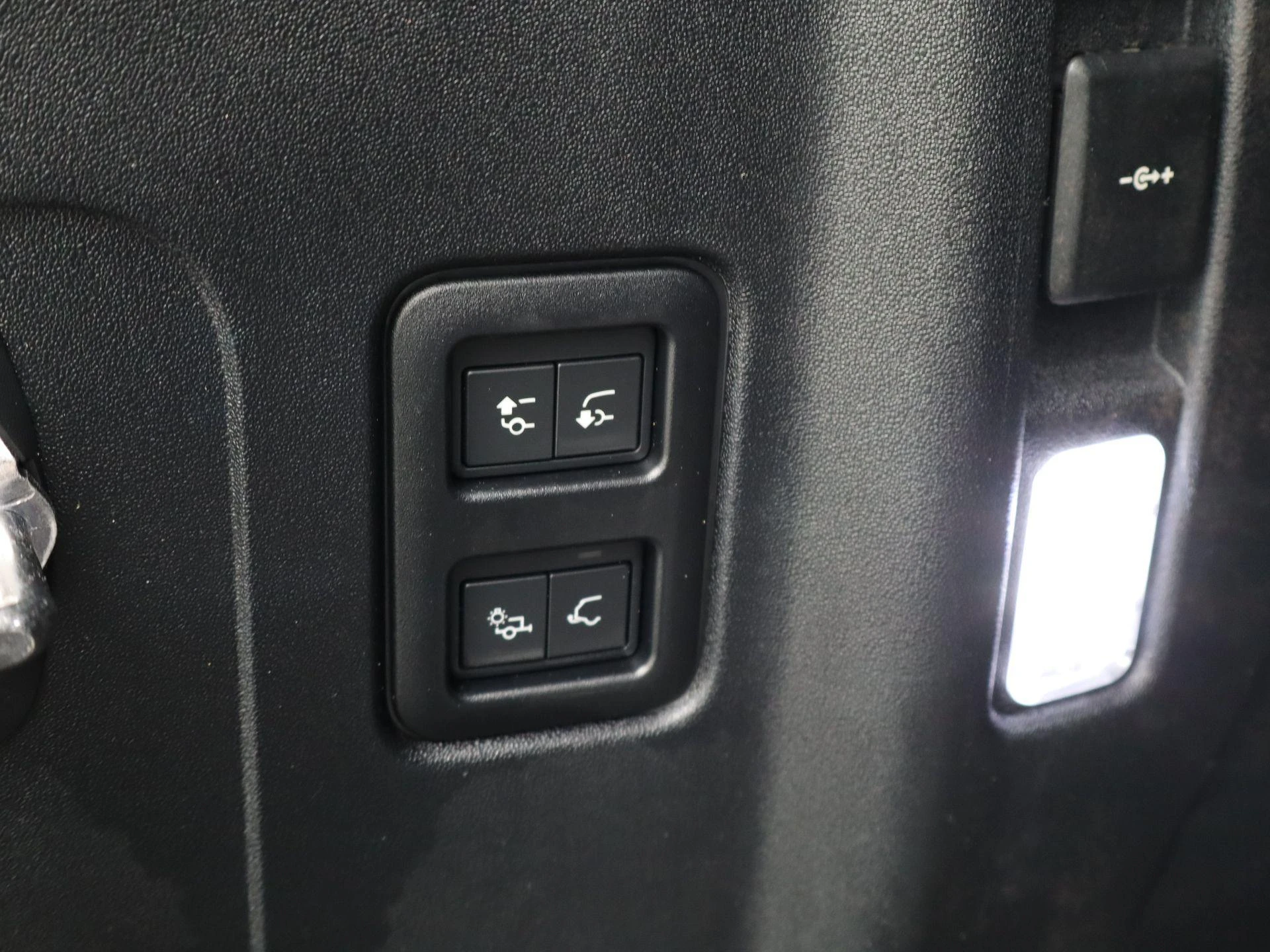 Land Rover Defender 110 2.0 P300e 110 X-Dynamic HSE