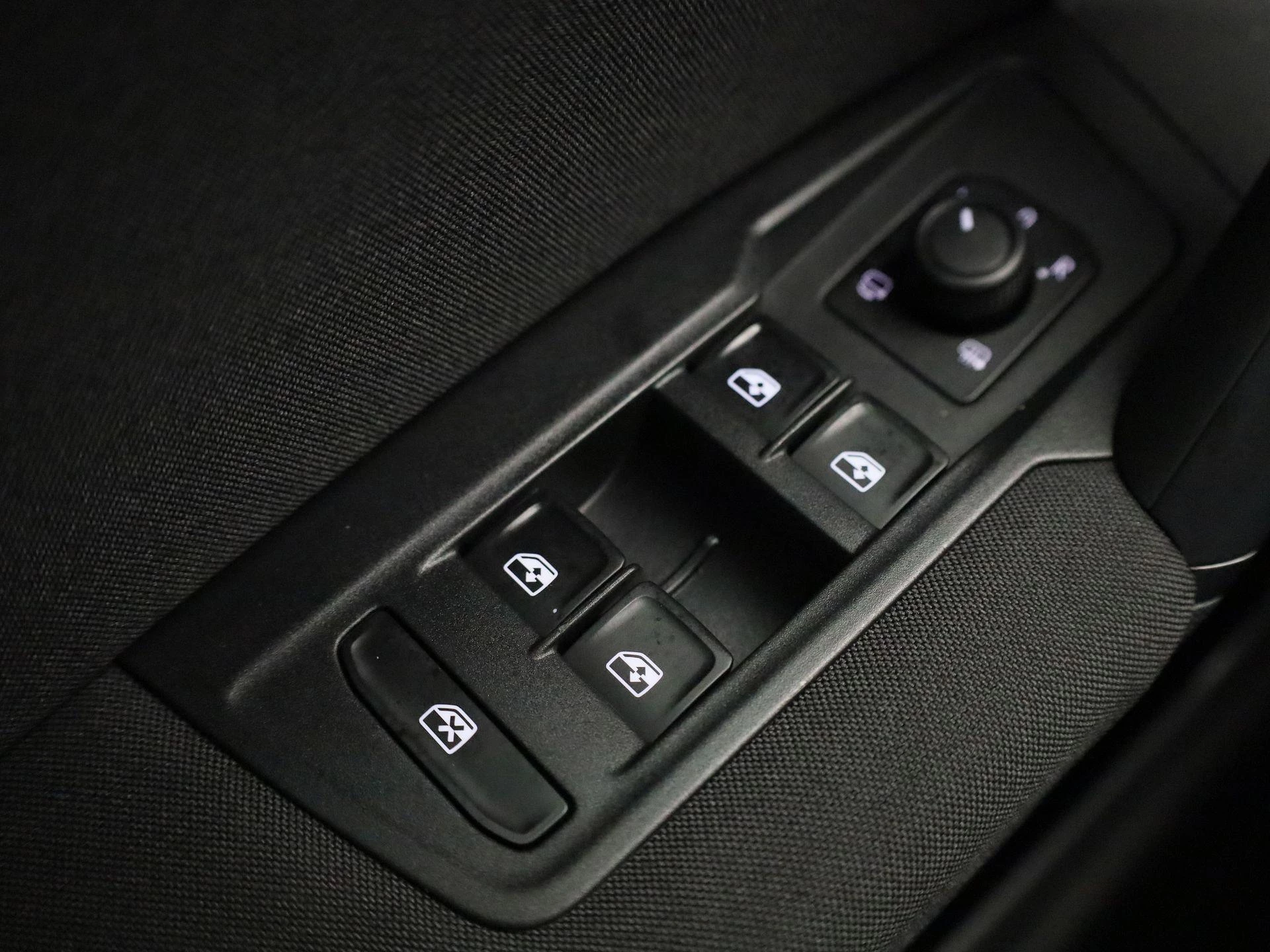 Volkswagen-Tiguan-image-28