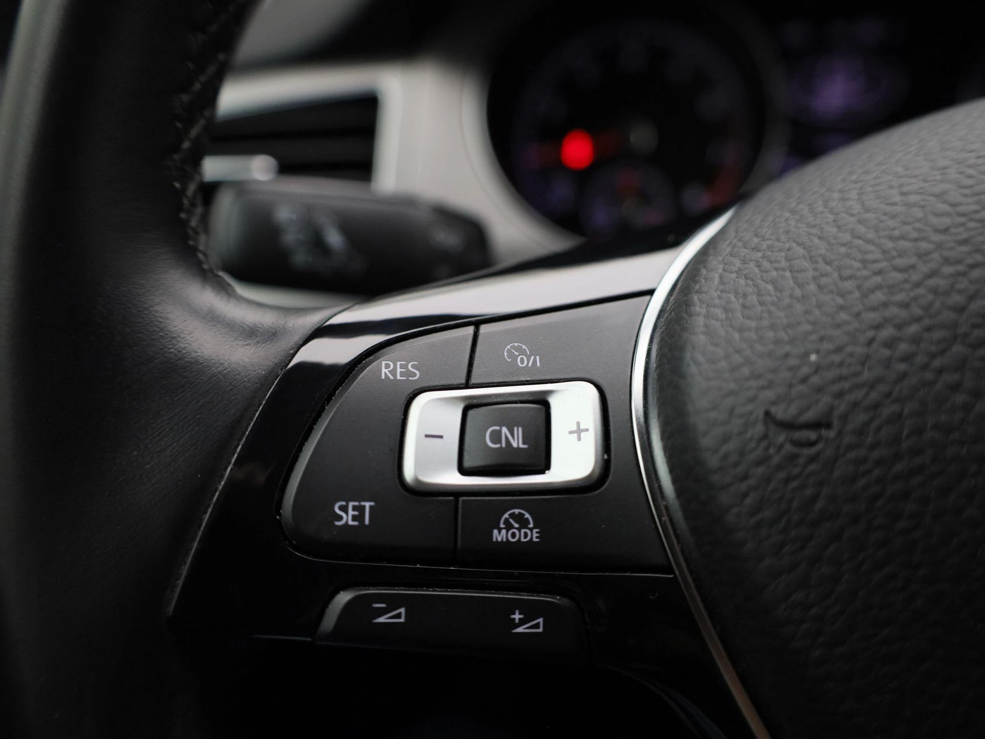 Volkswagen-Golf Sportsvan-image-17