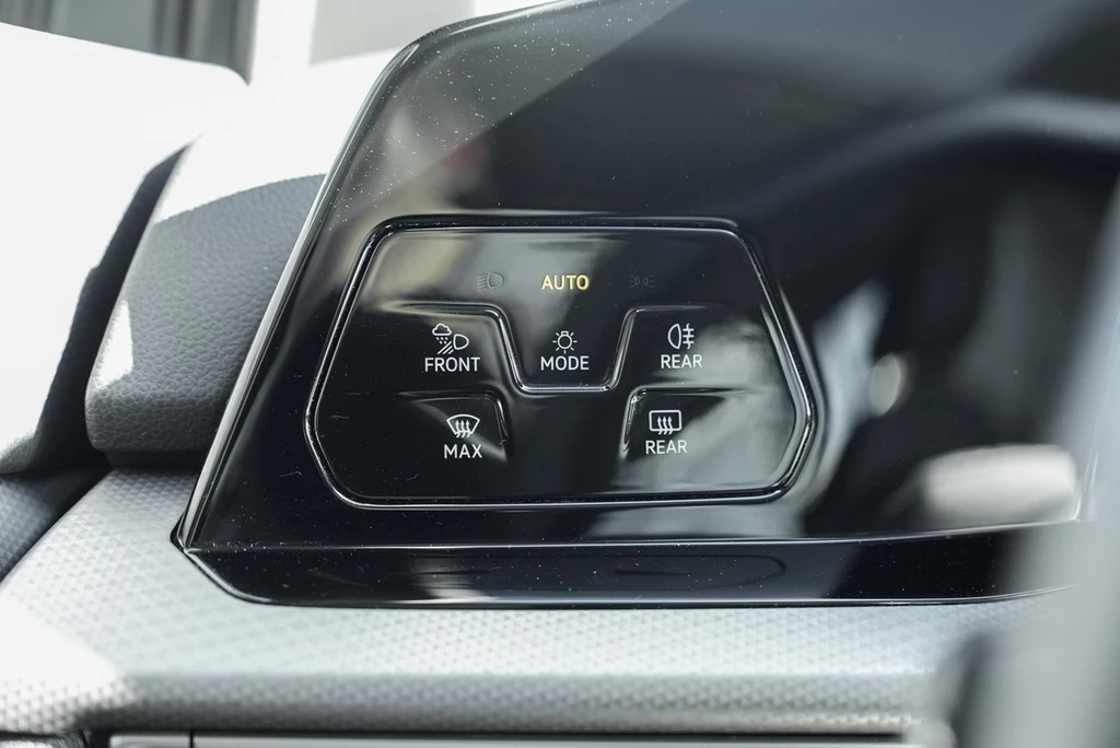 Volkswagen-Golf-image-14