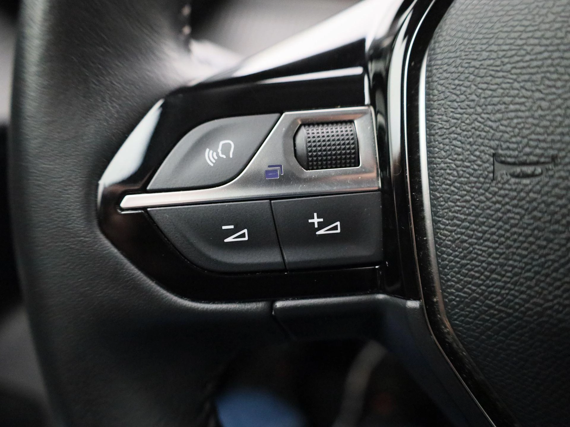 Peugeot e-2008 EV Active 50 kWh