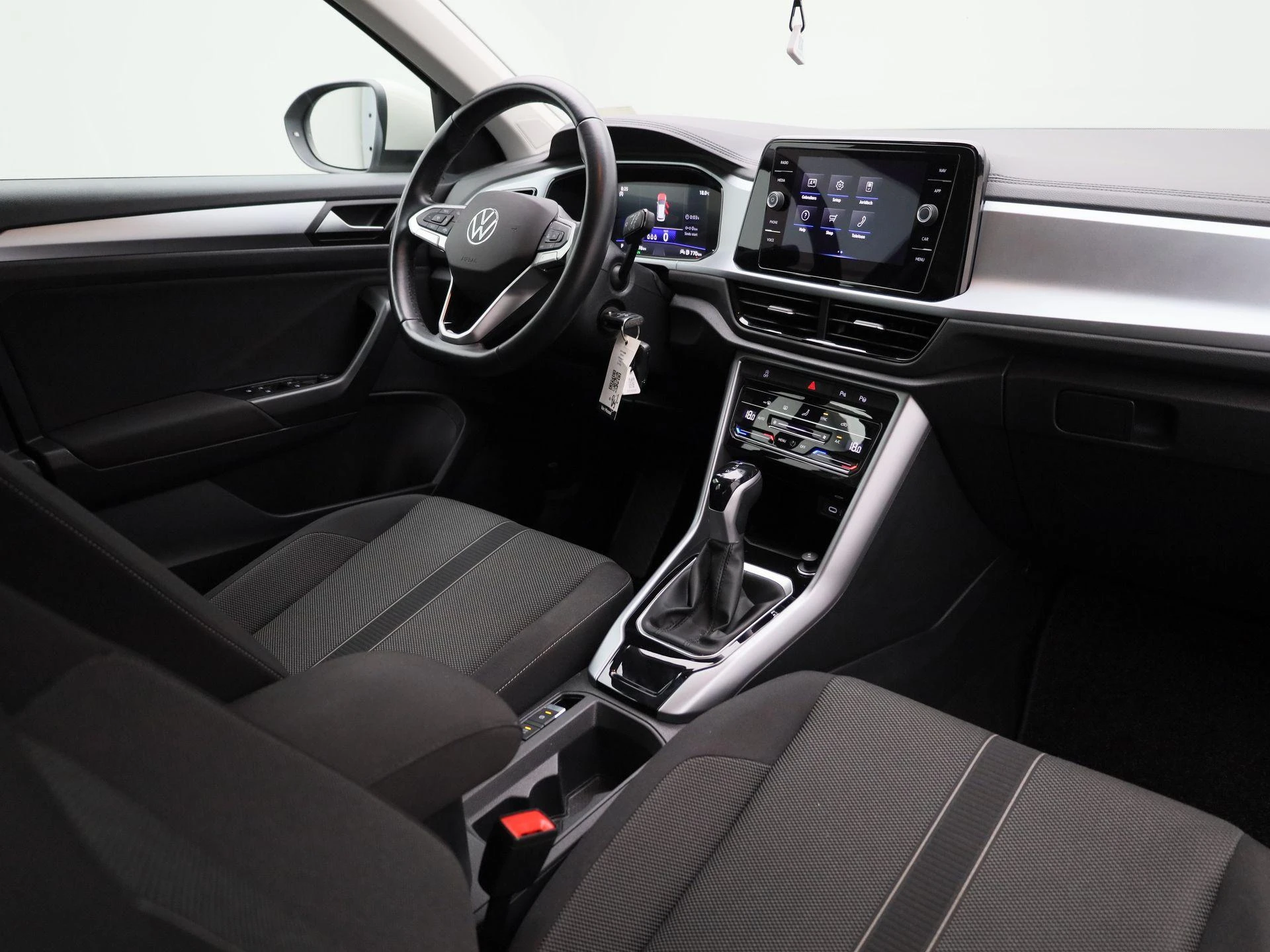Volkswagen-T-Roc-image-35