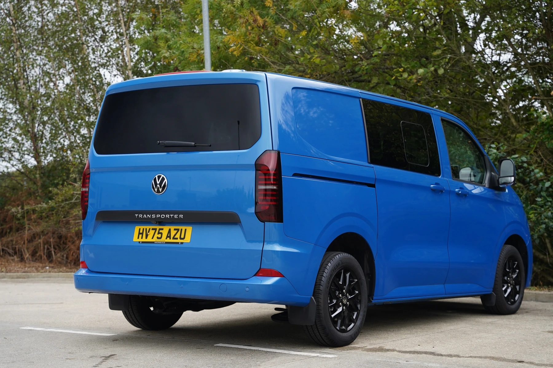 Volkswagen-Transporter-image-12