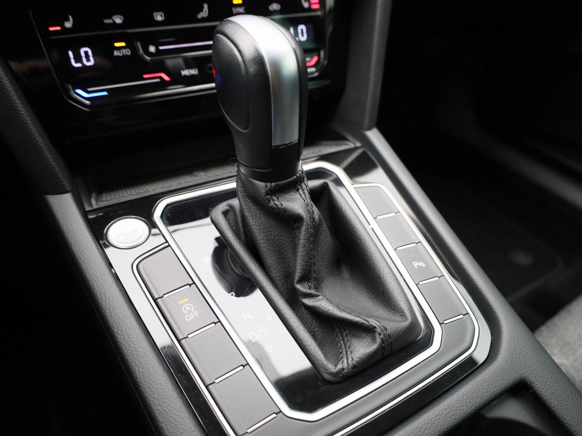 Volkswagen-Passat-image-27