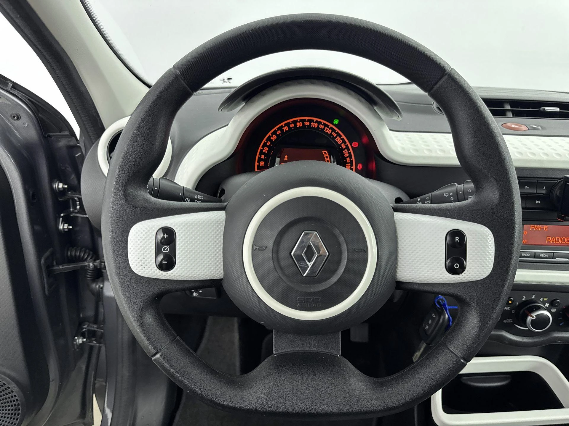 Renault-Twingo-image-13