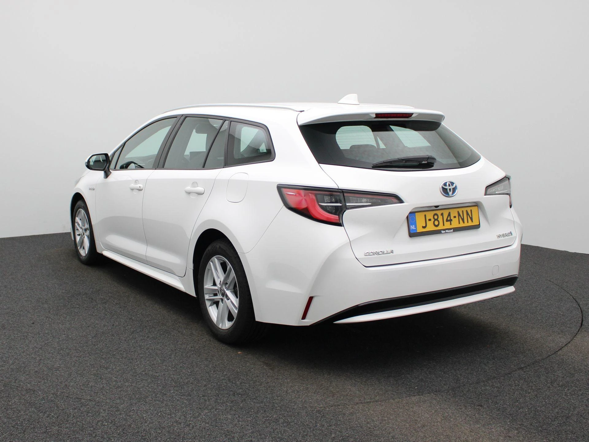 Toyota-Corolla Touring Sports-image-3
