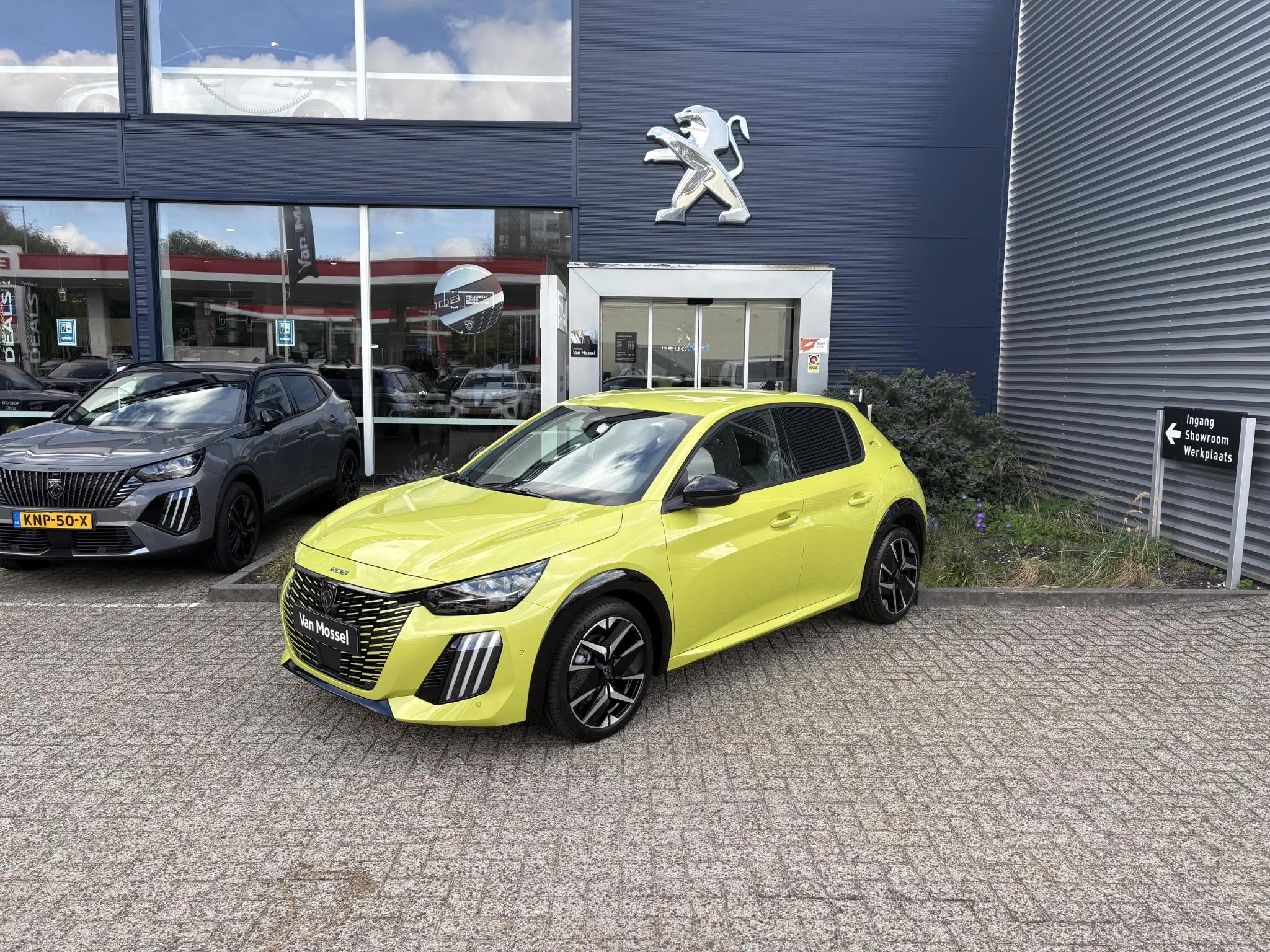 Peugeot-208-image-0