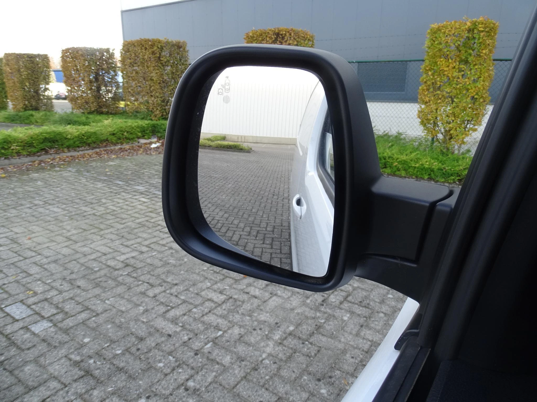 Opel-Vivaro-image-12