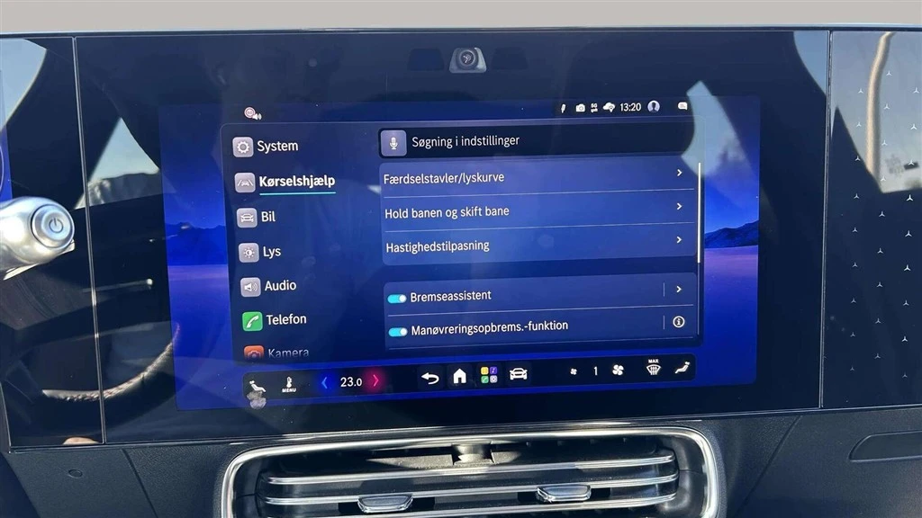 Mercedes-Benz-CLA-image-18